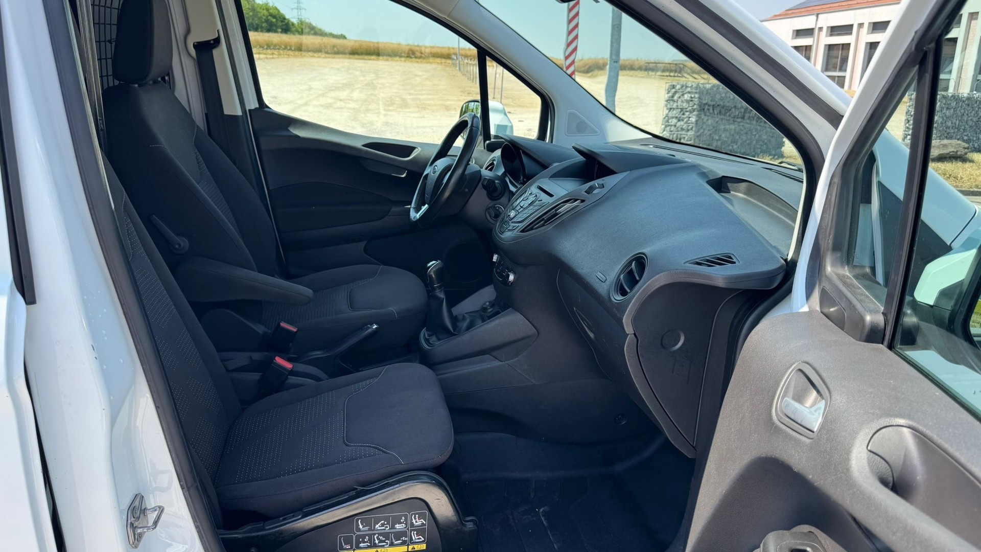 FORD Transit Courier Van 1.0 EcoBoost Trend-image-9