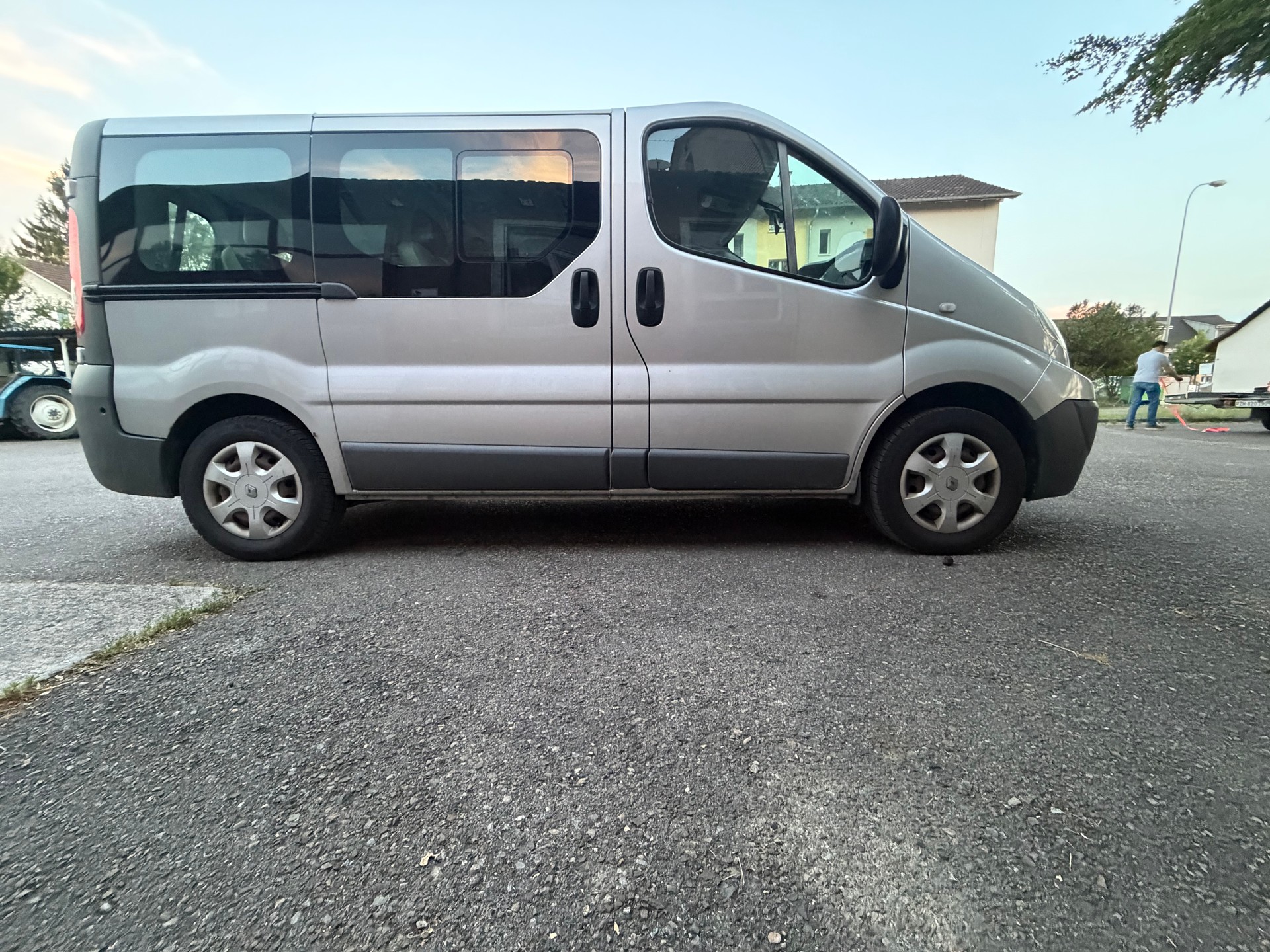 RENAULT Trafic 2.0dCi Eco Passenger Authentique-image-3