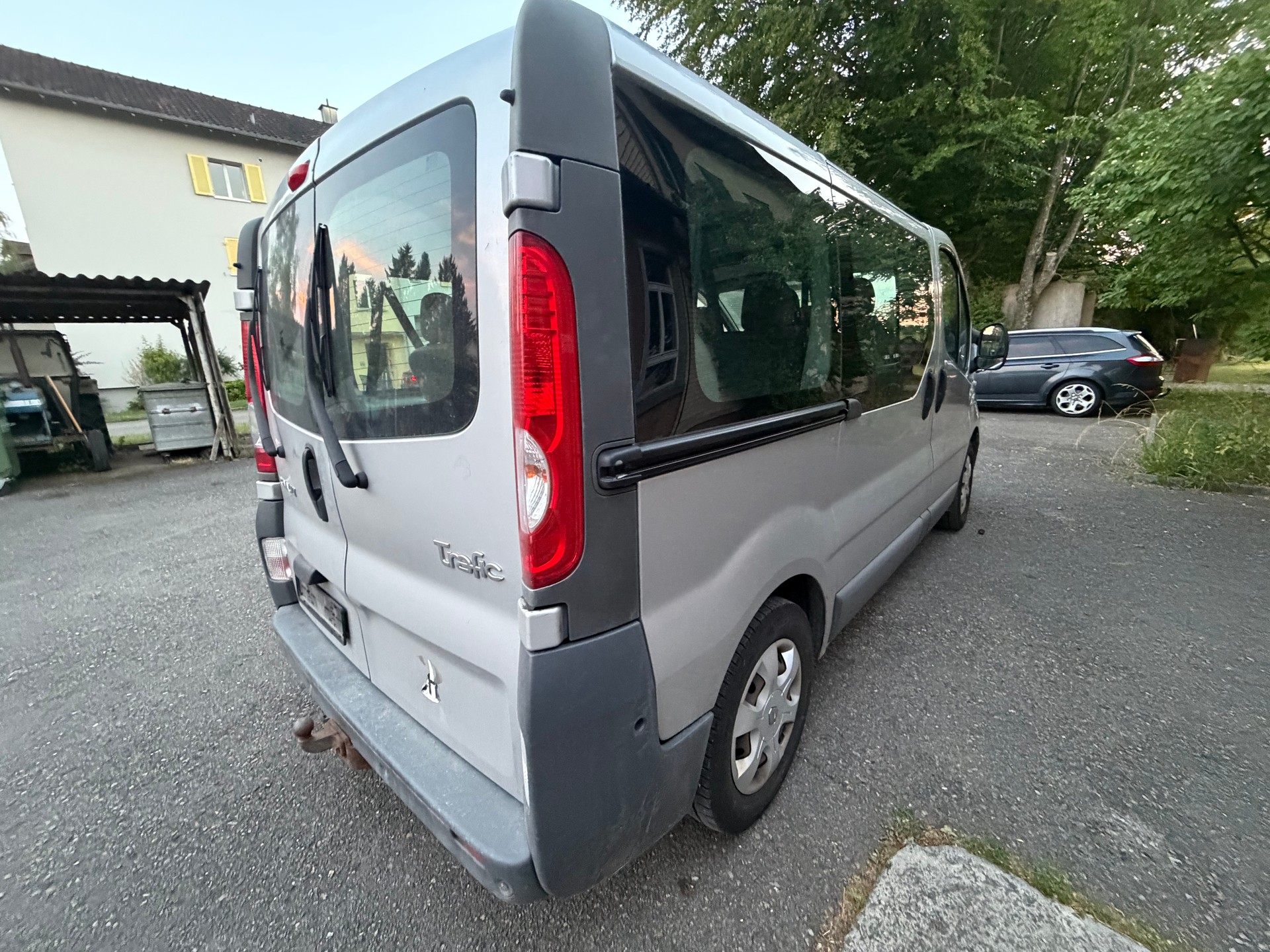 RENAULT Trafic 2.0dCi Eco Passenger Authentique-image-8