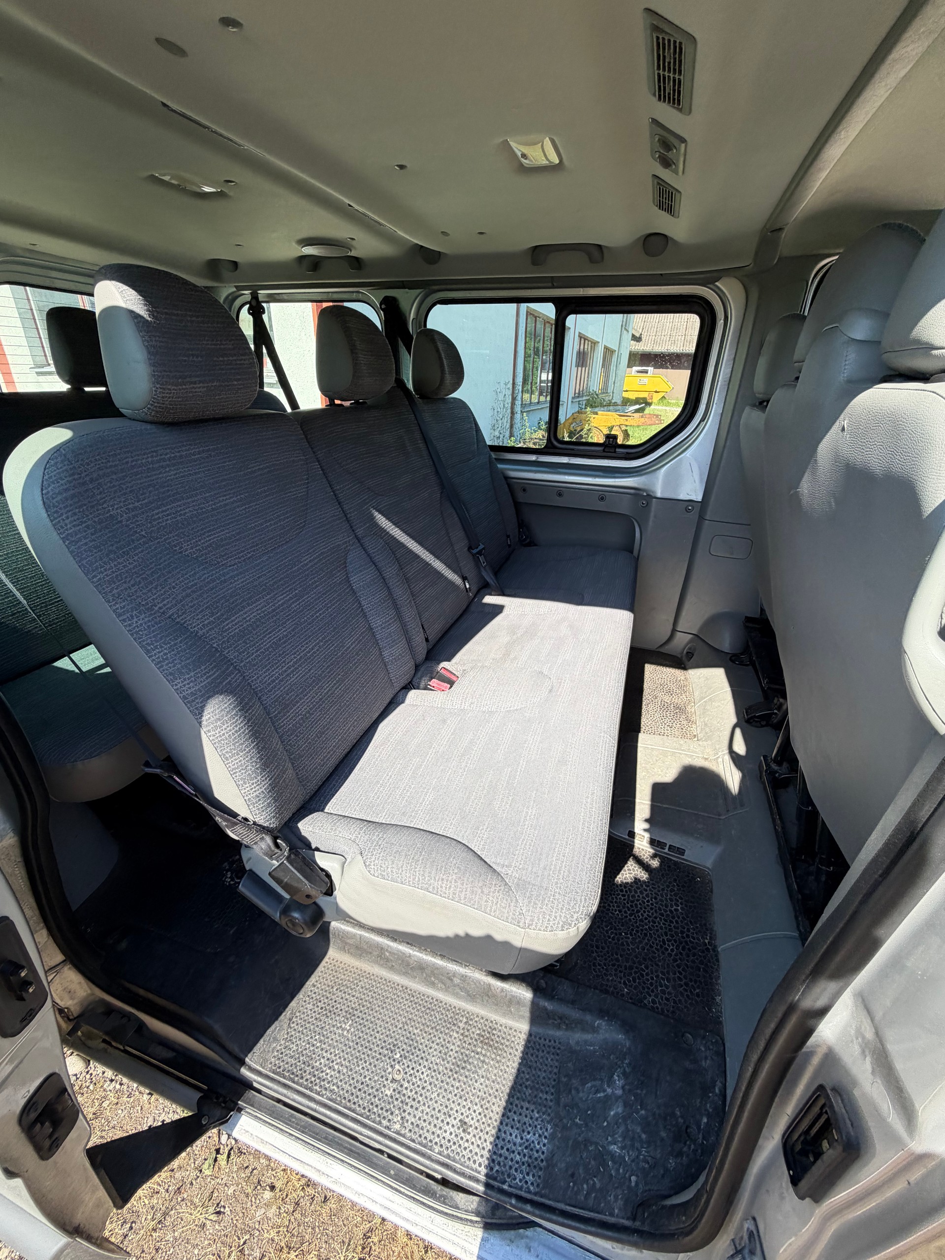 RENAULT Trafic 2.0dCi Eco Passenger Authentique-image-12