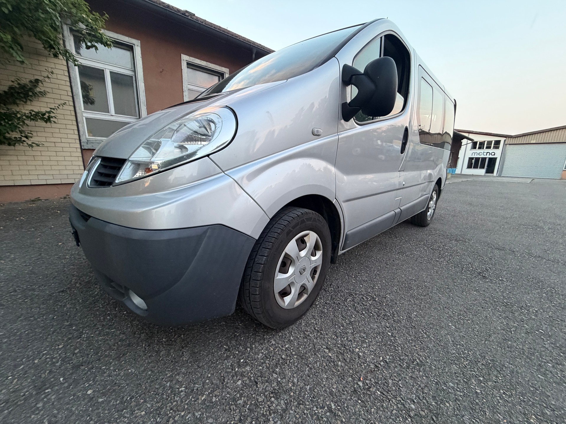 RENAULT Trafic 2.0dCi Eco Passenger Authentique-image-1