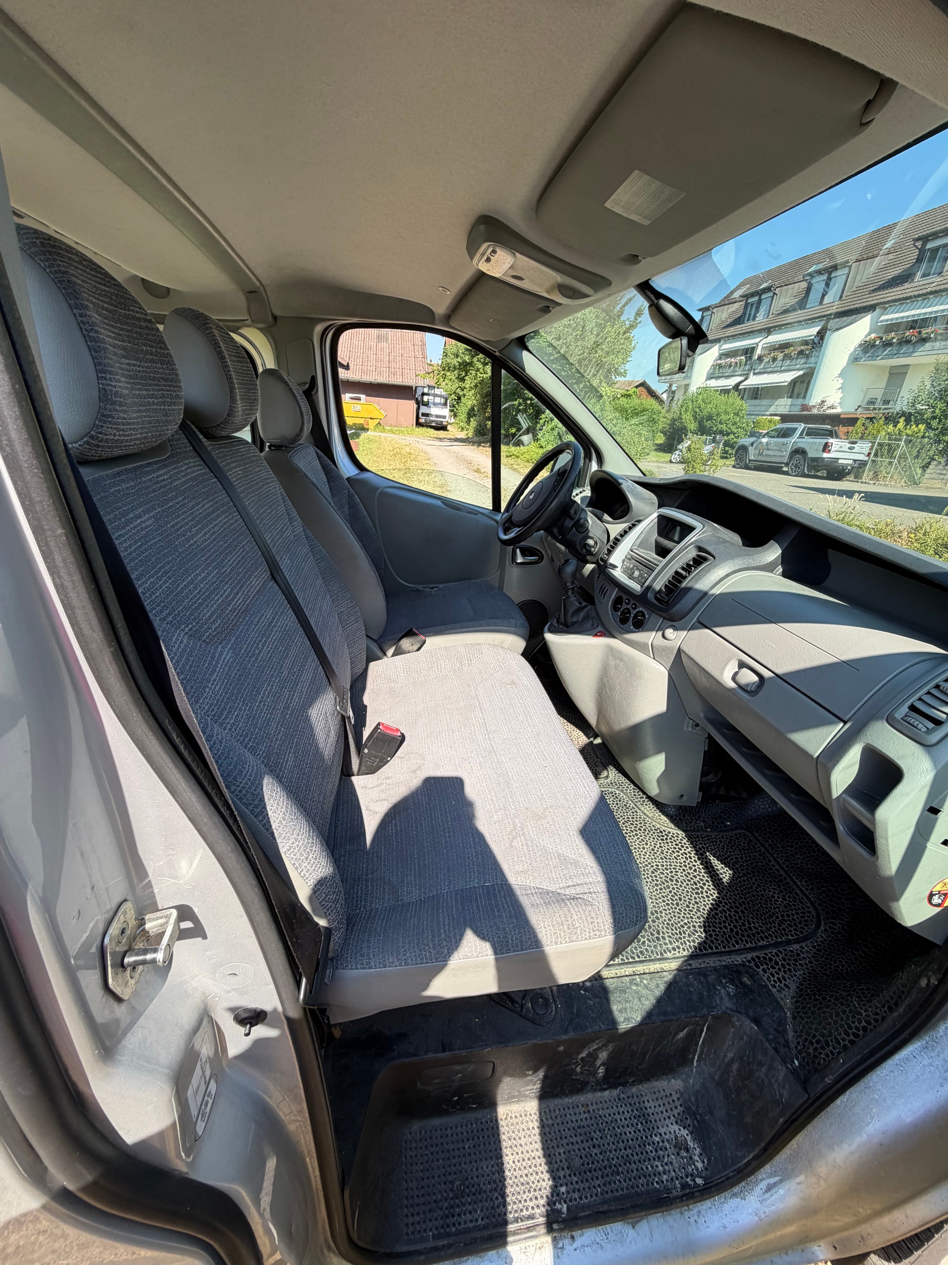 RENAULT Trafic 2.0dCi Eco Passenger Authentique-image-11