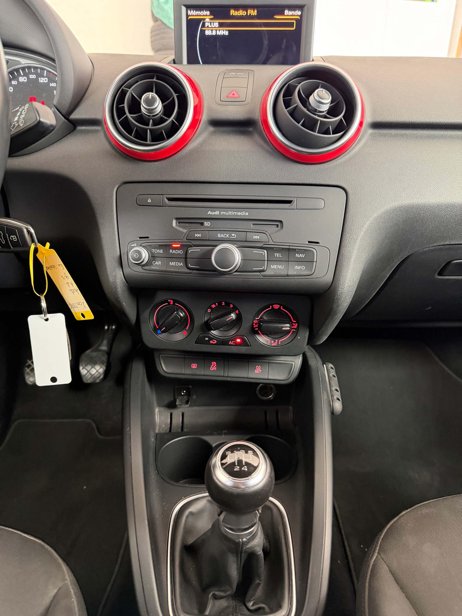 AUDI A1 Sportback 1.2 TFSI SLine-image-9