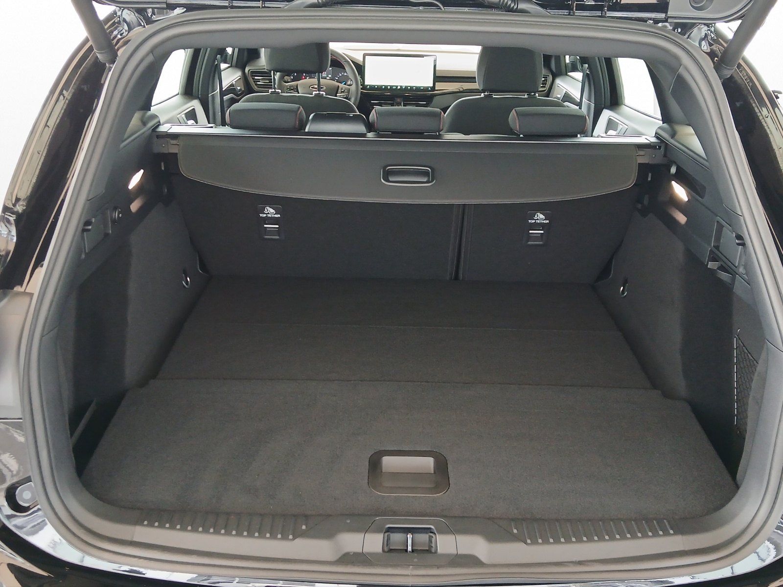 FORD Focus Station Wagon 1.0i EcoB Hybrid 155 ST-Line-image-14