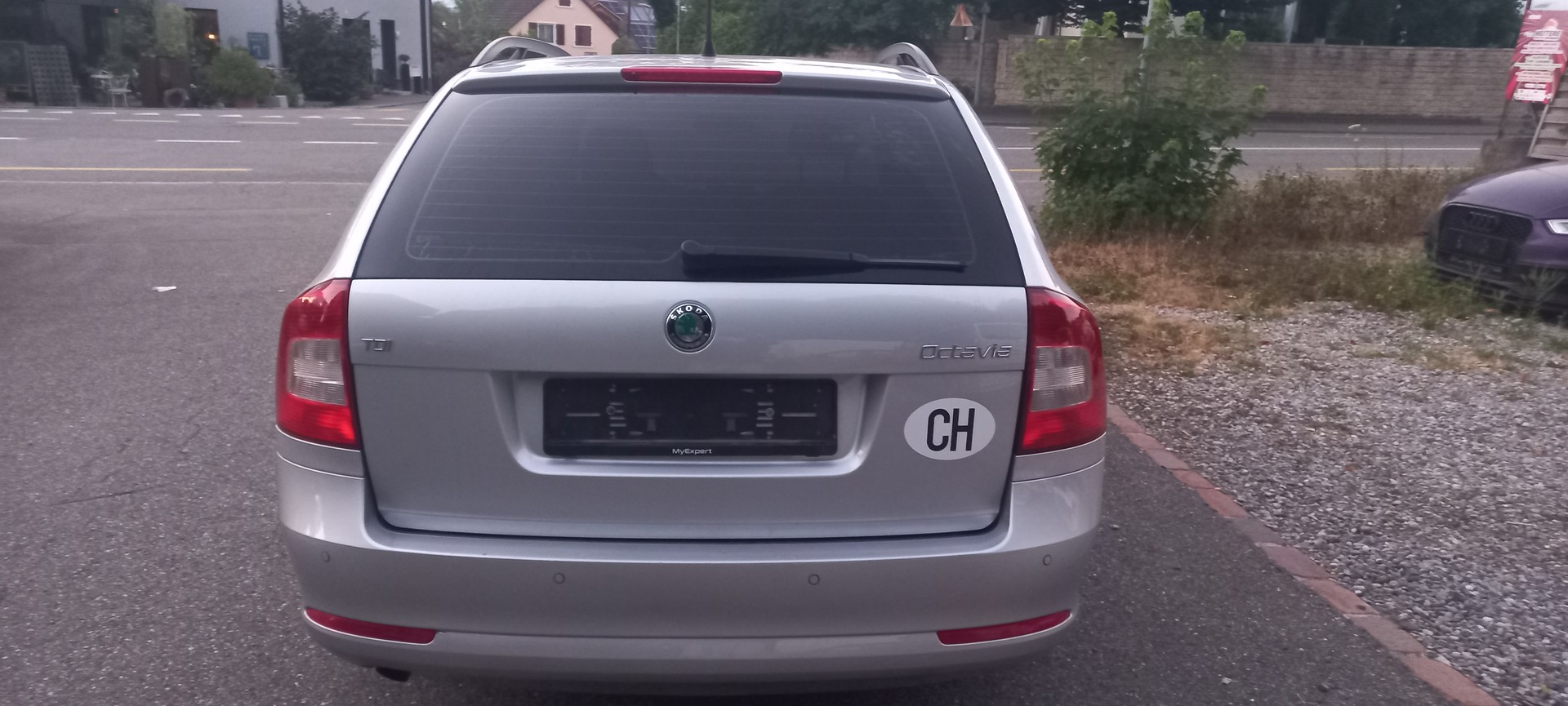 SKODA Octavia Combi 1.6 TDI Active DSG-image-7