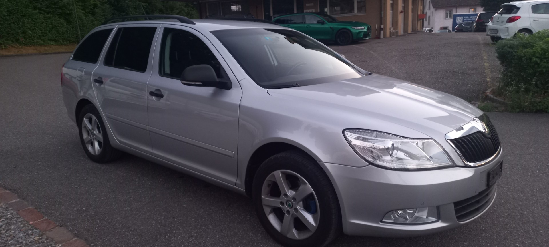 SKODA Octavia Combi 1.6 TDI Active DSG-image-4