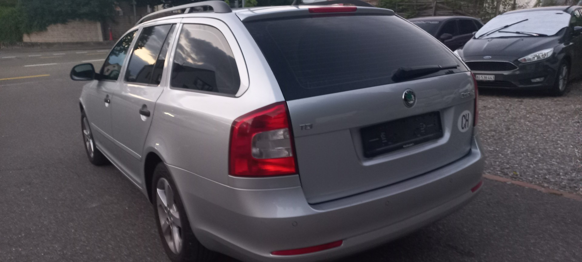 SKODA Octavia Combi 1.6 TDI Active DSG-image-3