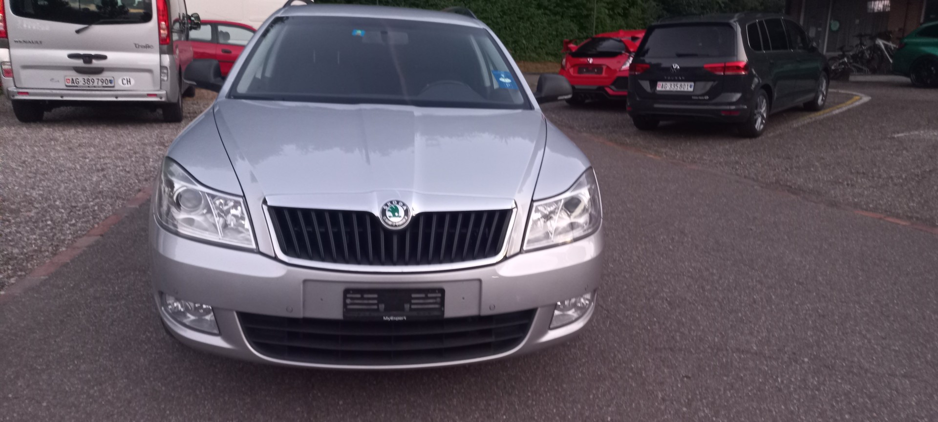 SKODA Octavia Combi 1.6 TDI Active DSG-image-0