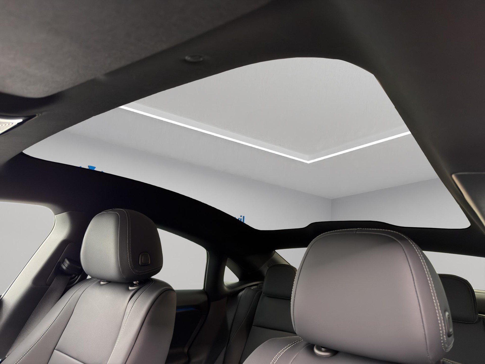 MERCEDES-BENZ CLA 220 Progressive 4matic-image-5
