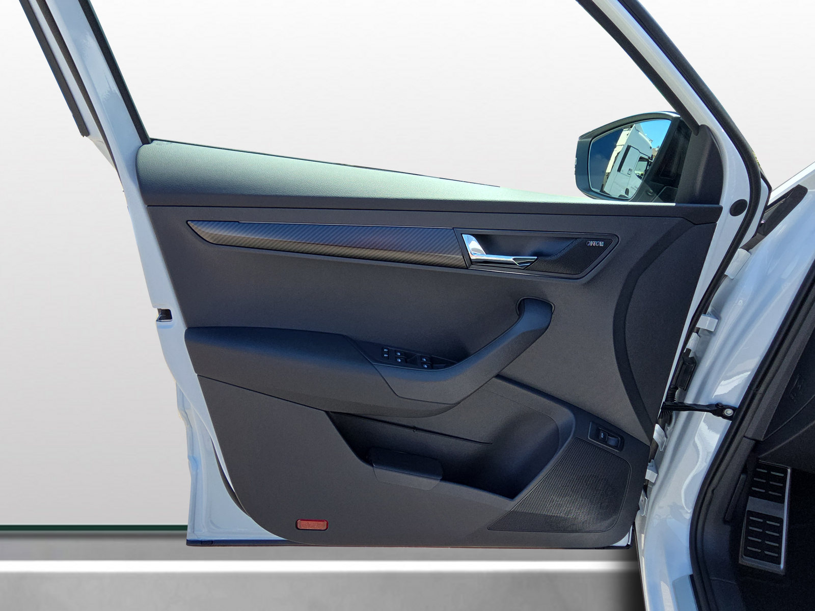 SKODA Karoq 2.0 TSI SportLine 4x4 DSG-image-9