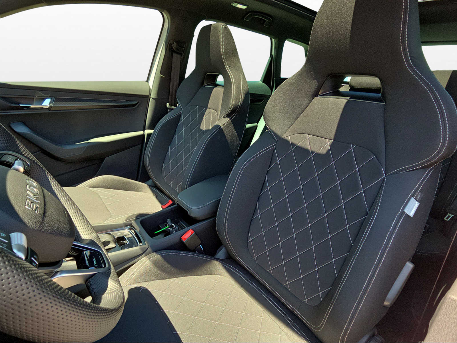 SKODA Karoq 2.0 TSI SportLine 4x4 DSG-image-7