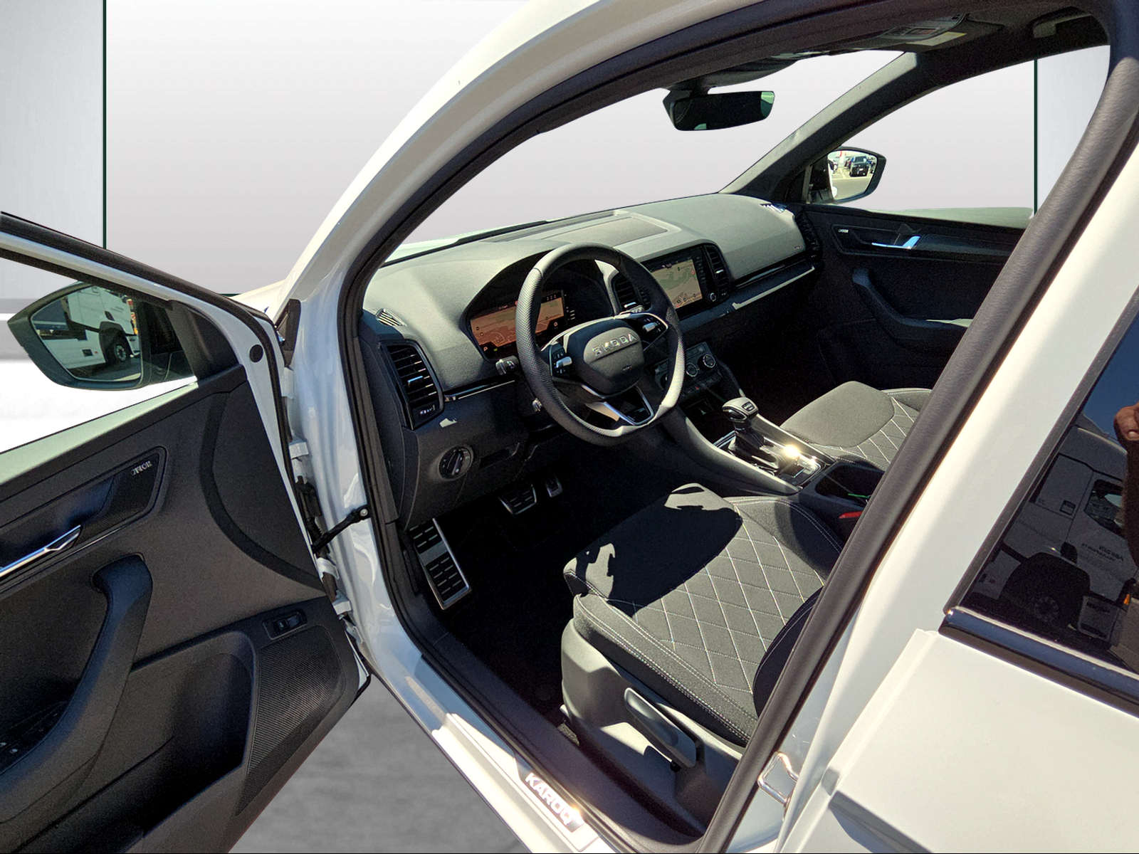 SKODA Karoq 2.0 TSI SportLine 4x4 DSG-image-5