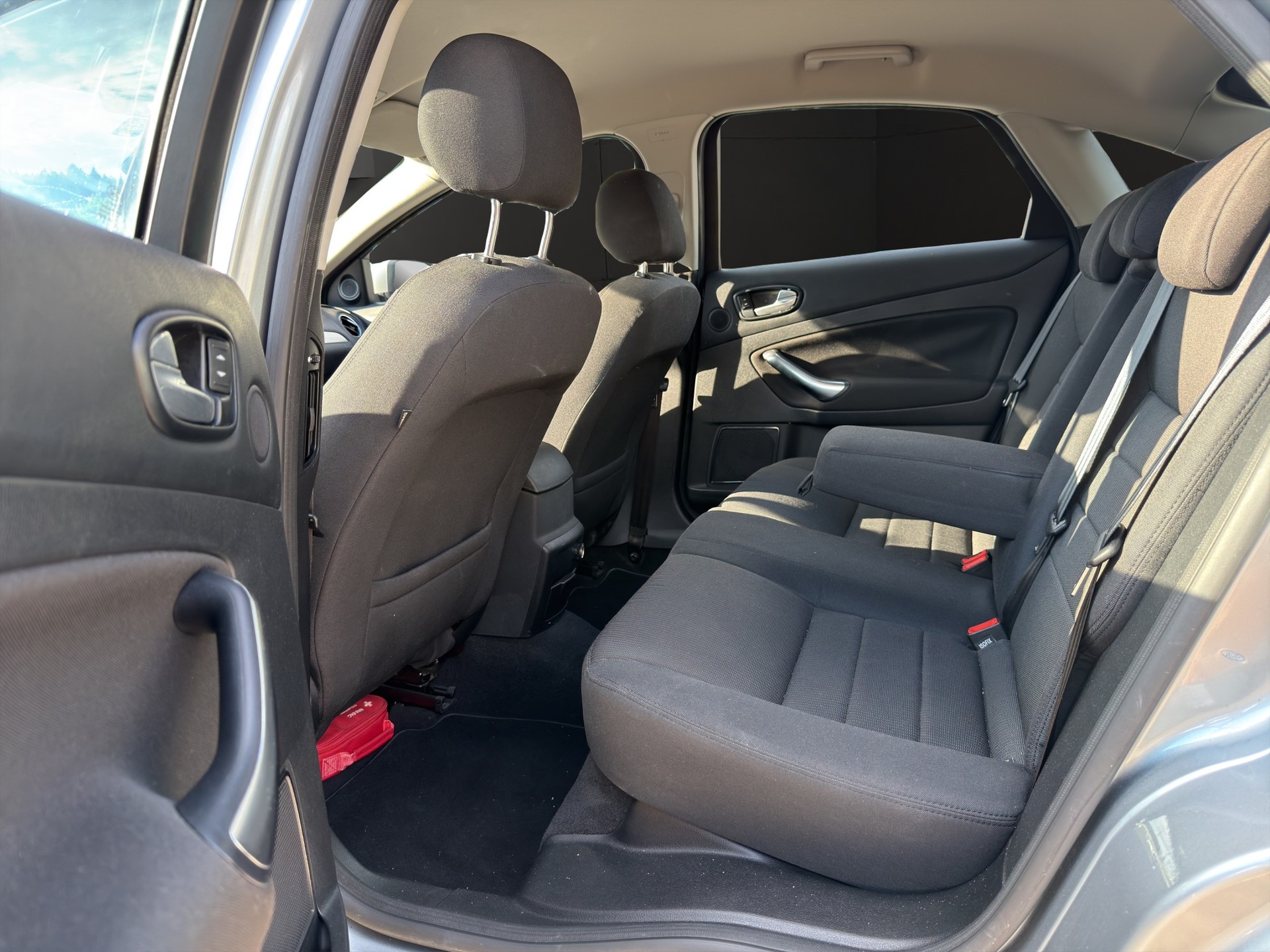 FORD Mondeo 2.0 SCTi Titanium S PowerShift-image-11