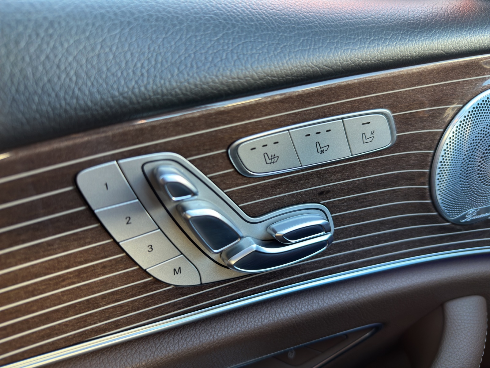 MERCEDES-BENZ E 400 AMG Line 4 Matic-image-14