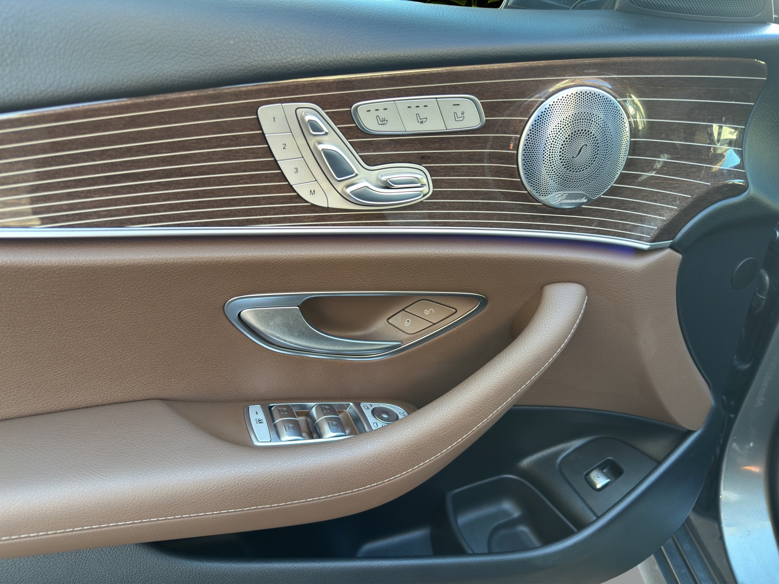 Image MERCEDES-BENZ E-400 E 400 AMG Line 4 Matic