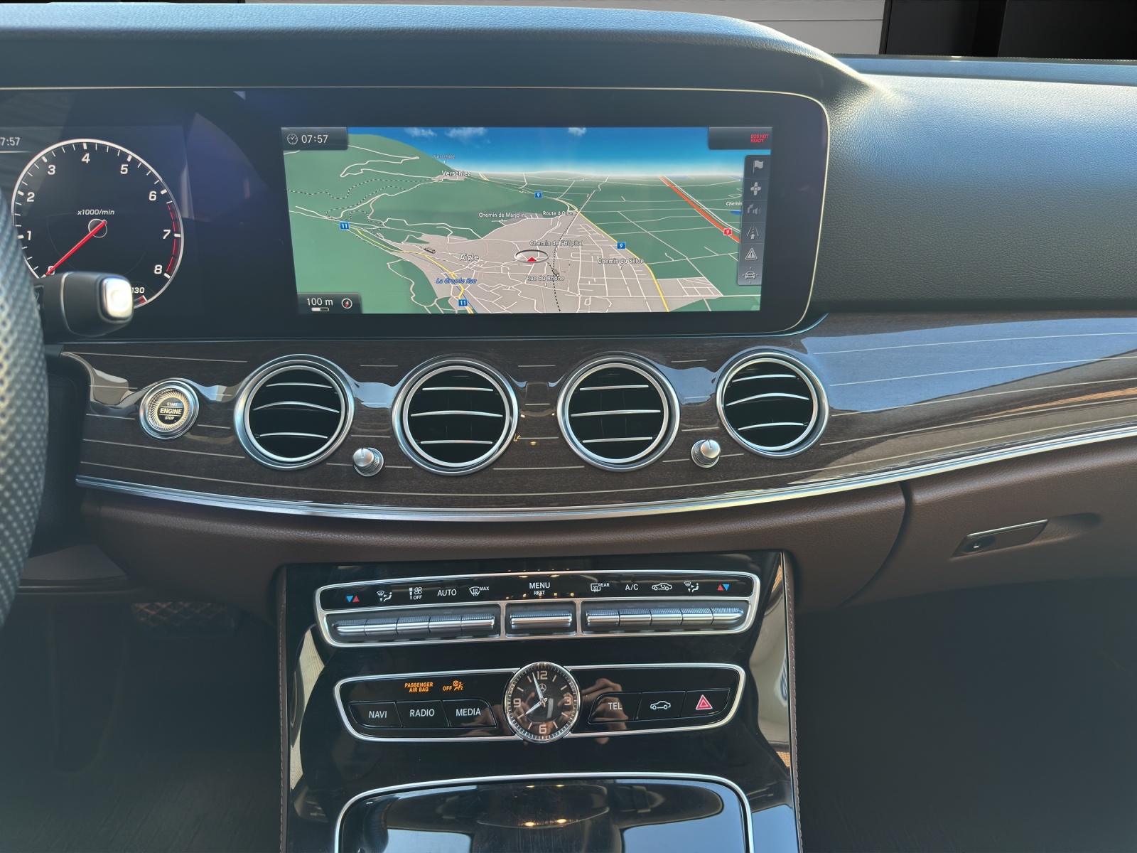 MERCEDES-BENZ E 400 AMG Line 4 Matic-image-13