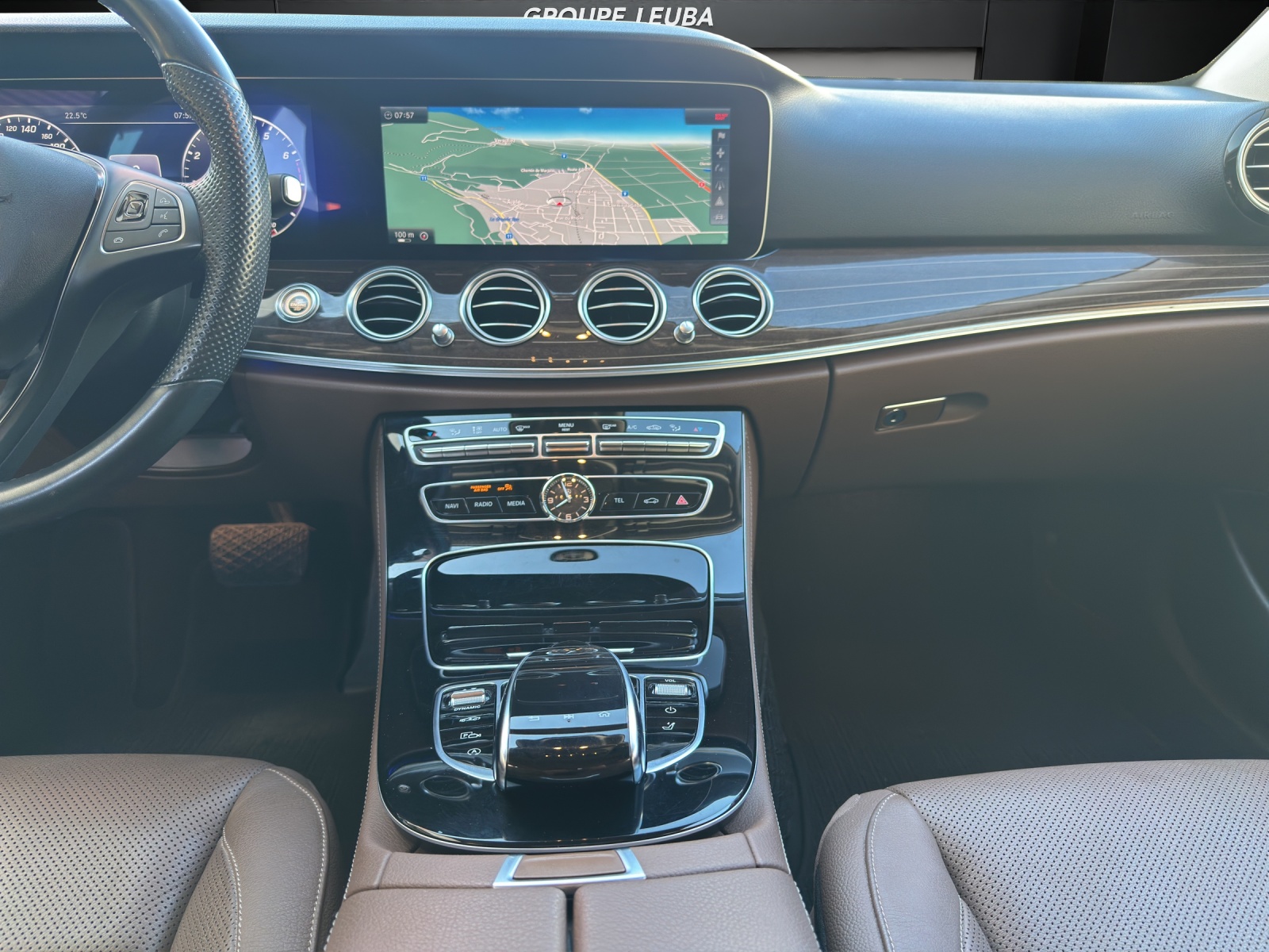 Image MERCEDES-BENZ E-400 E 400 AMG Line 4 Matic
