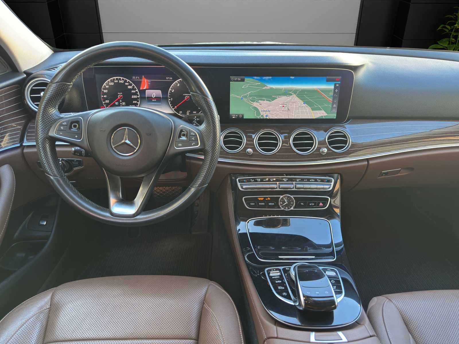 MERCEDES-BENZ E 400 AMG Line 4 Matic-image-7