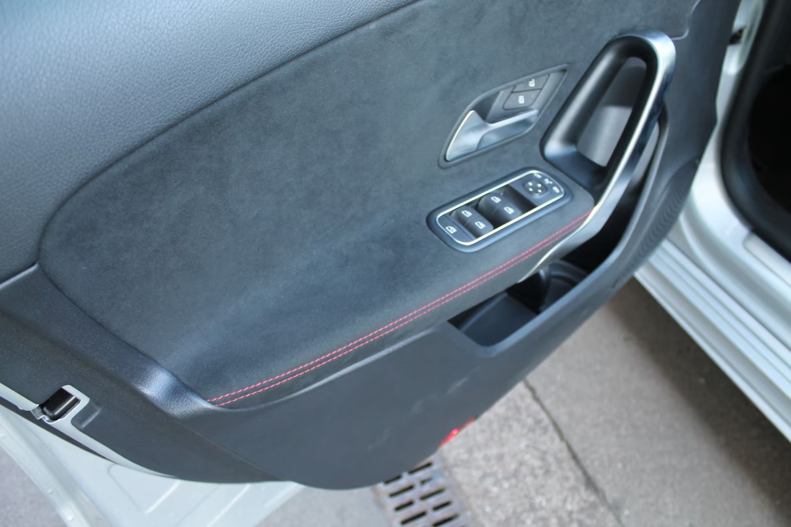 MERCEDES-BENZ A 200 AMG Line-image-4