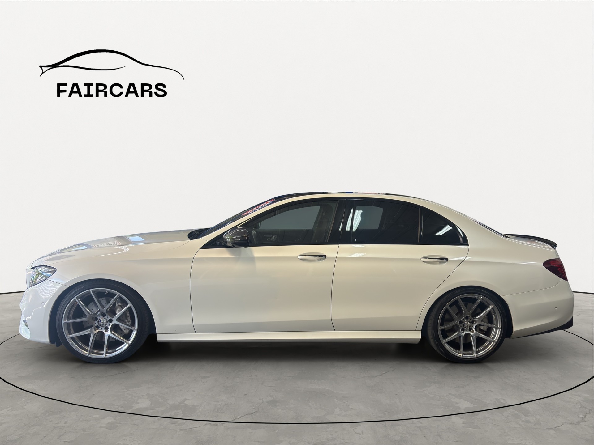MERCEDES-BENZ E 400 AMG Line 4Matic 9G-Tronic-image-2