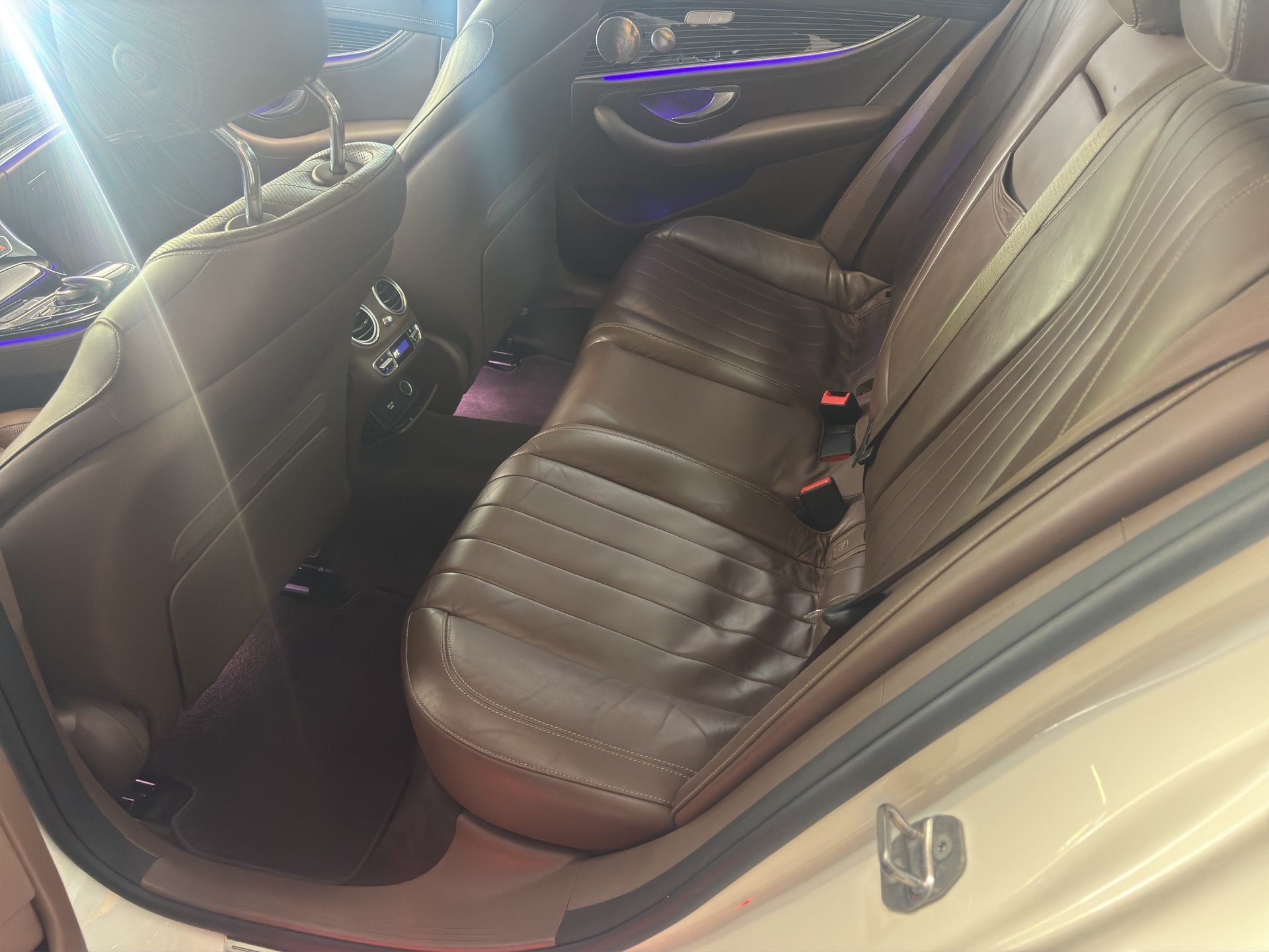 MERCEDES-BENZ E 400 AMG Line 4Matic 9G-Tronic-image-12