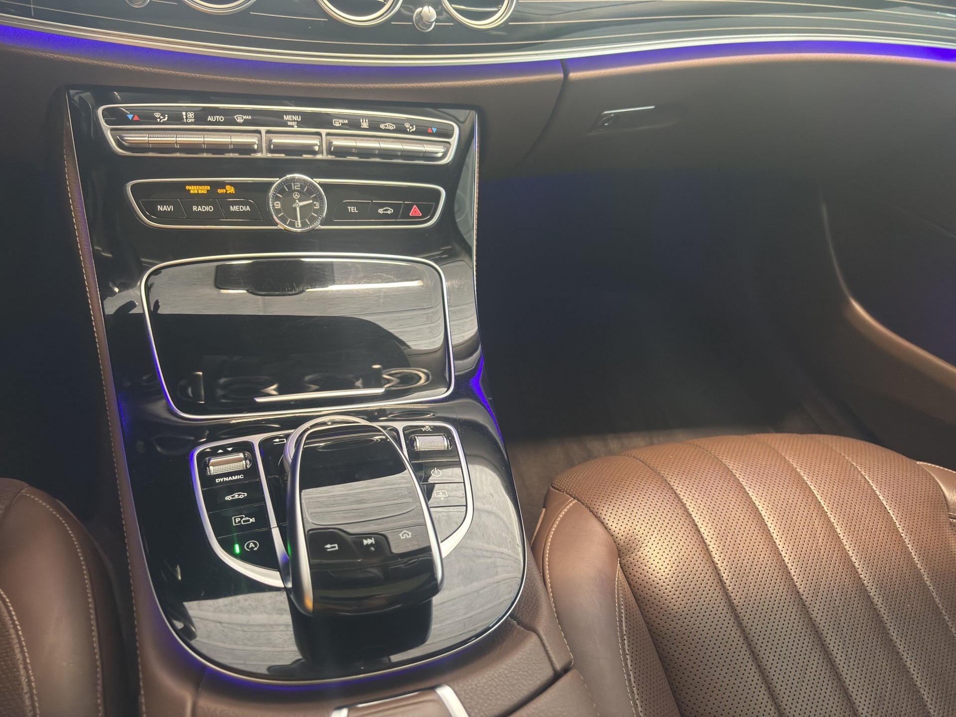 MERCEDES-BENZ E 400 AMG Line 4Matic 9G-Tronic-image-15