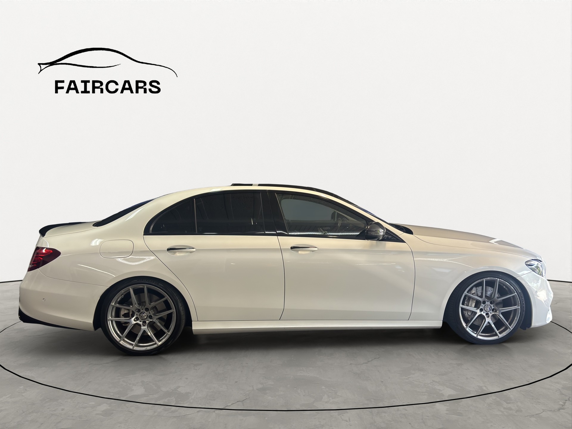 MERCEDES-BENZ E 400 AMG Line 4Matic 9G-Tronic-image-6