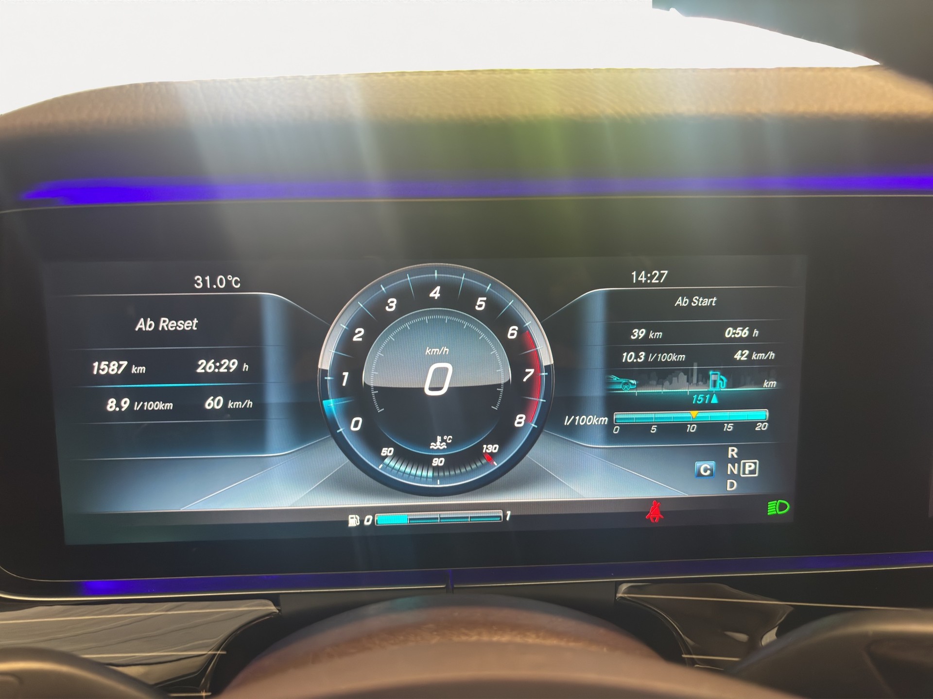 MERCEDES-BENZ E 400 AMG Line 4Matic 9G-Tronic-image-10