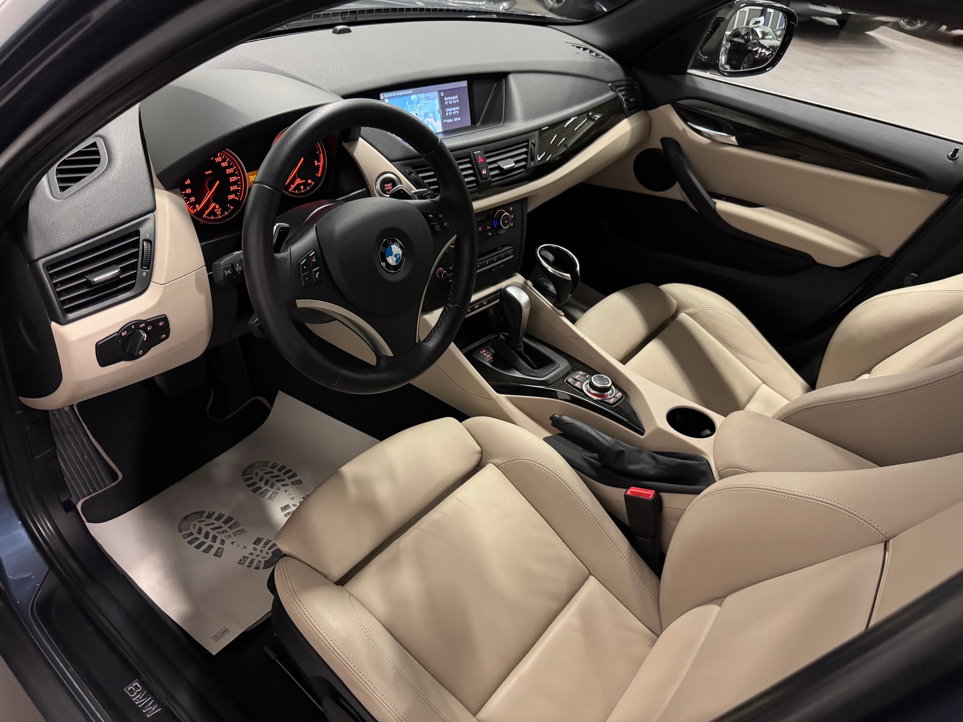 BMW X1 xDrive 20d Steptronic-image-16