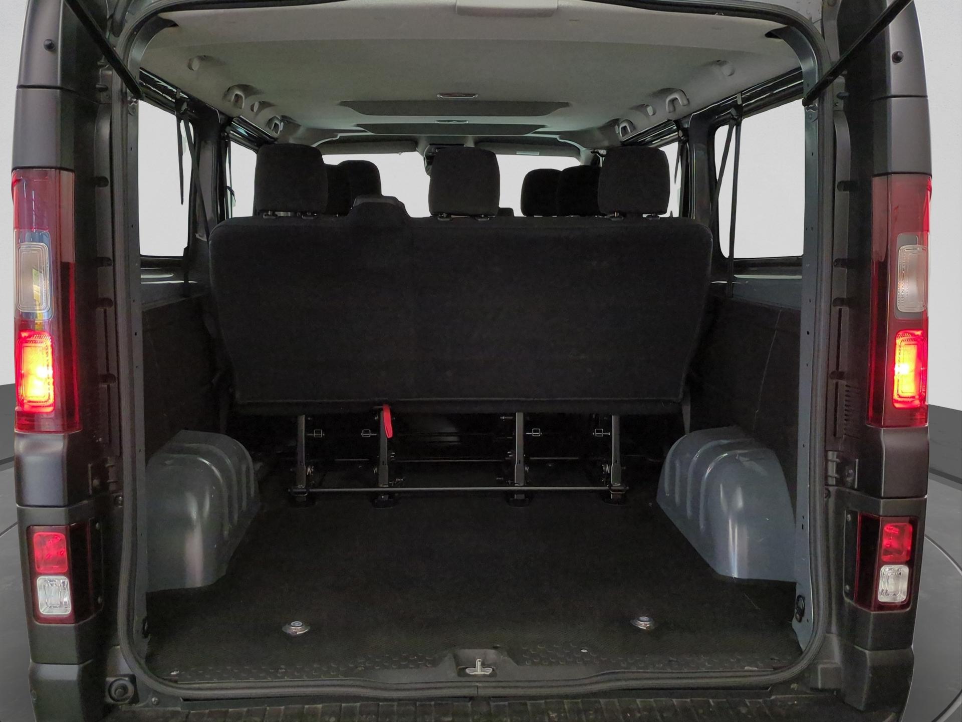 RENAULT Trafic Blue dCi 150 Grand Passenger Evolution EDC-image-15