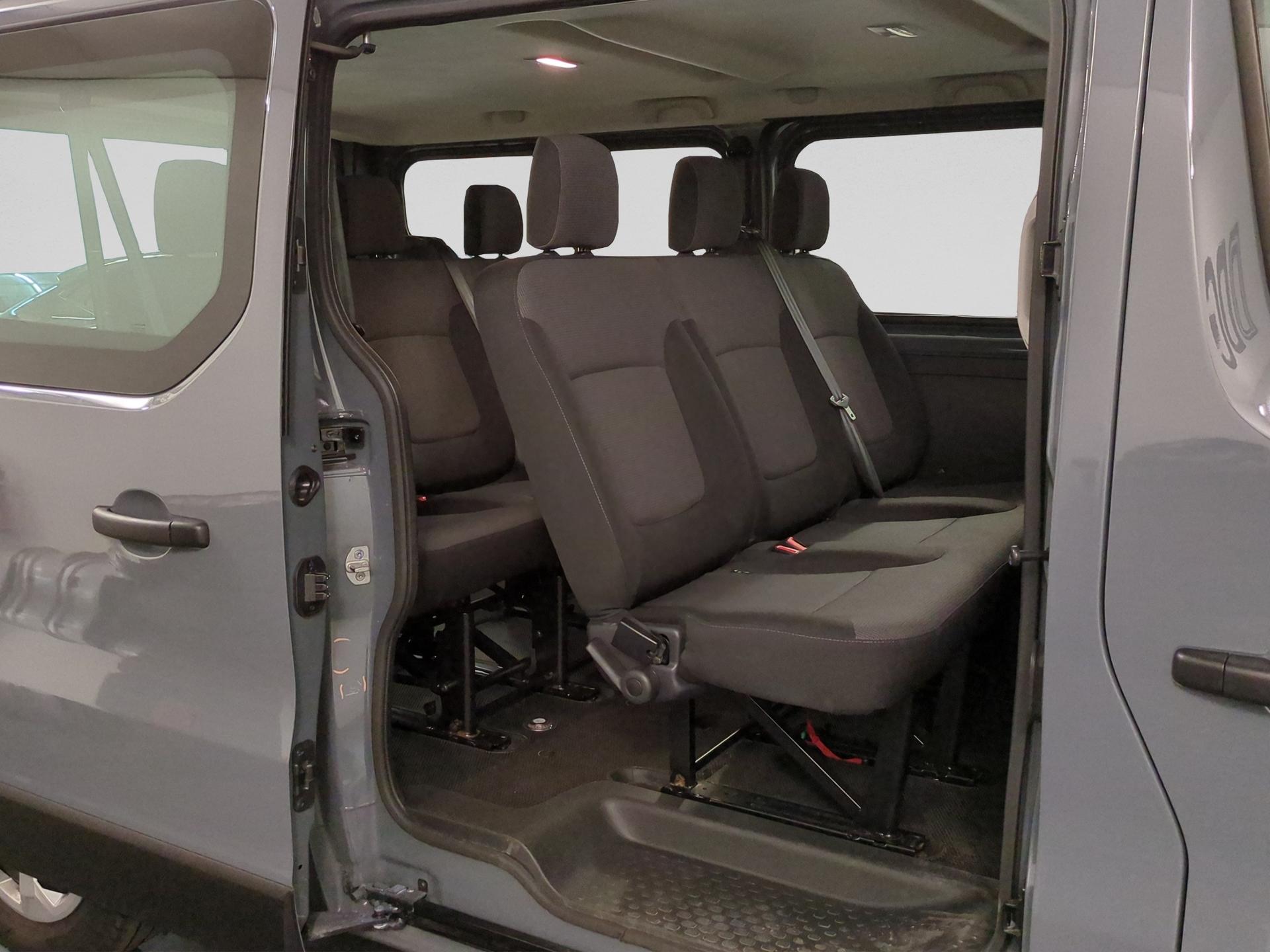 RENAULT Trafic Blue dCi 150 Grand Passenger Evolution EDC-image-26
