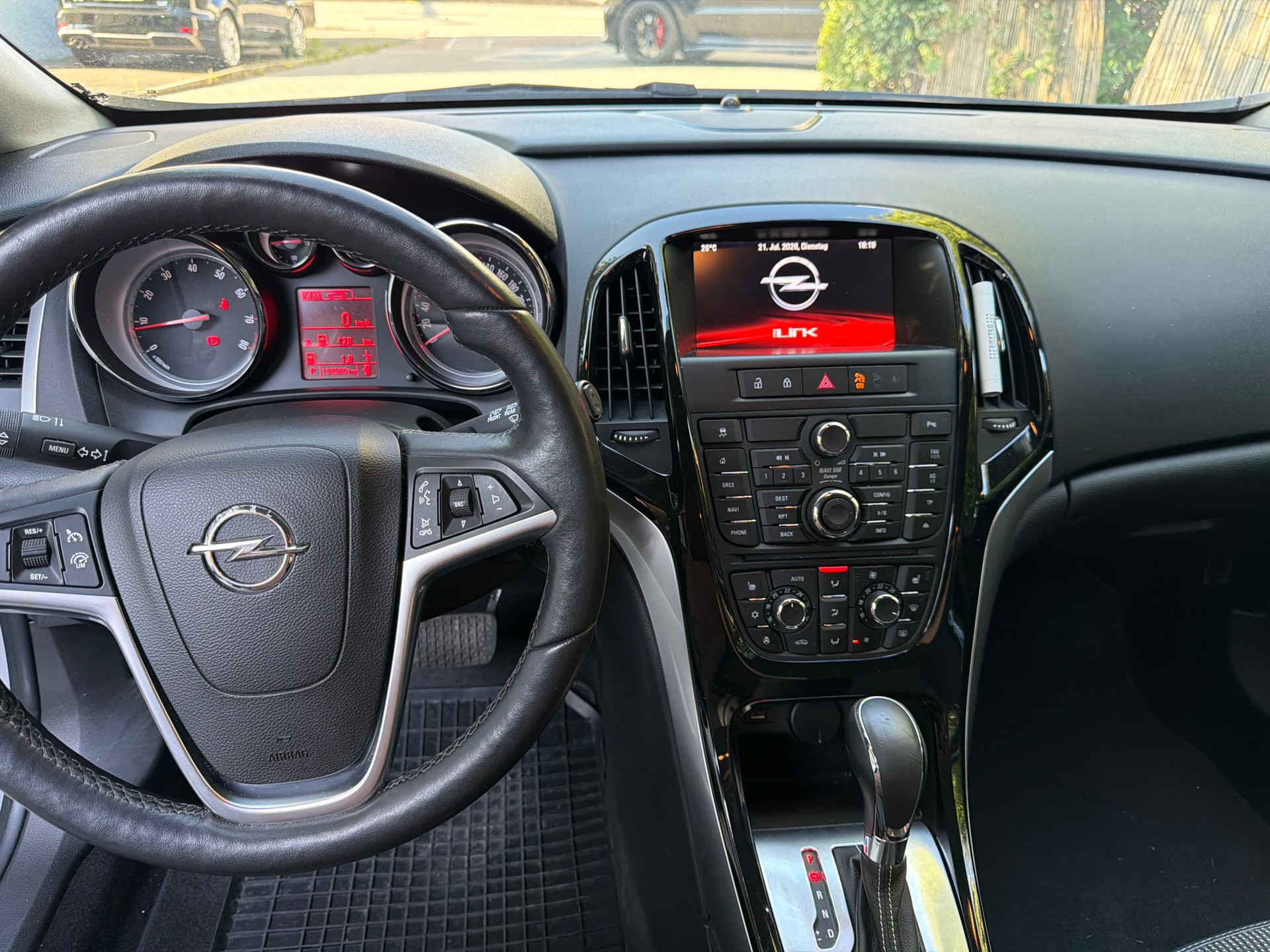 OPEL Astra 1.6i 16V Turbo Cosmo Automatic-image-5