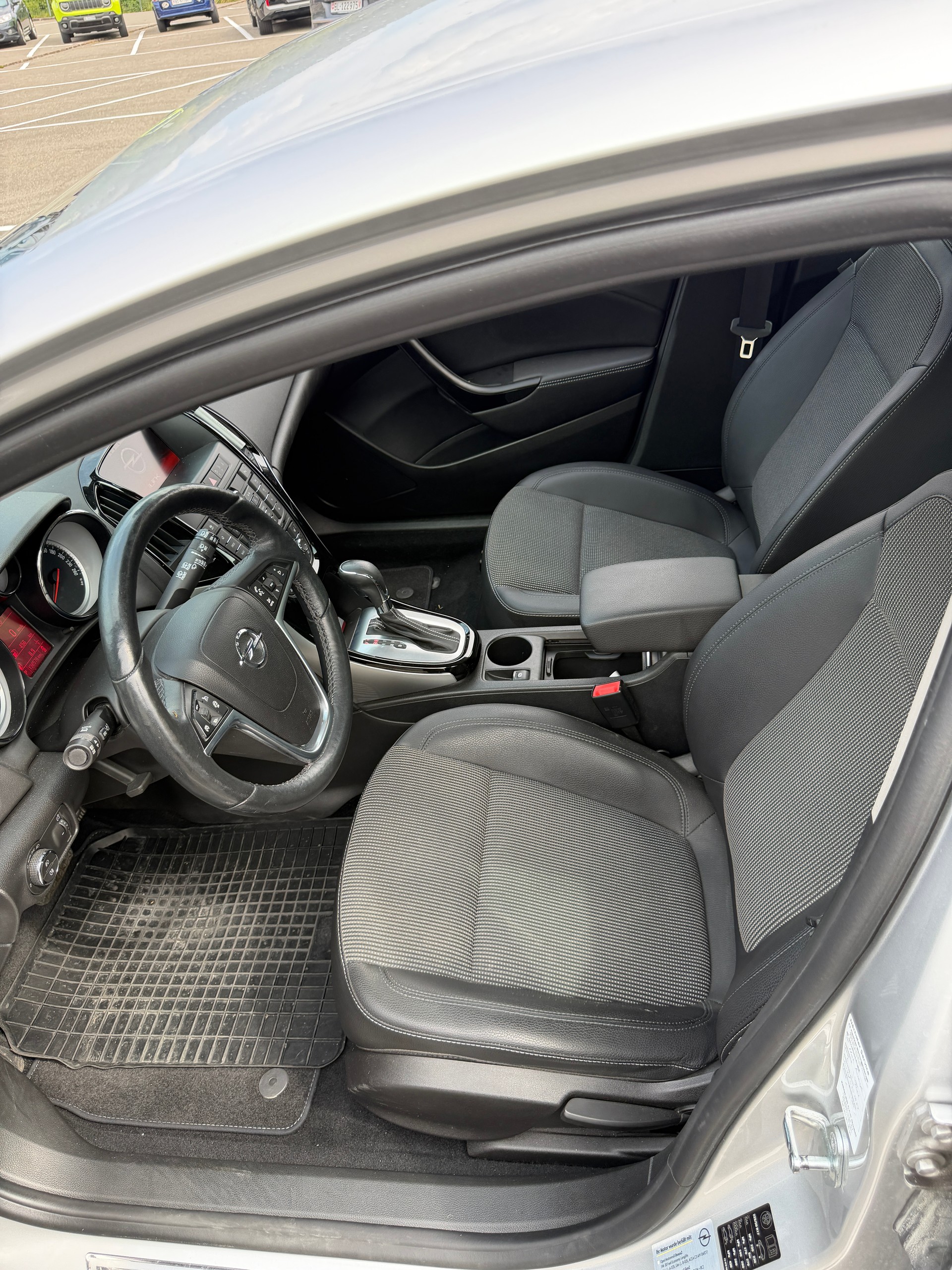 OPEL Astra 1.6i 16V Turbo Cosmo Automatic-image-2