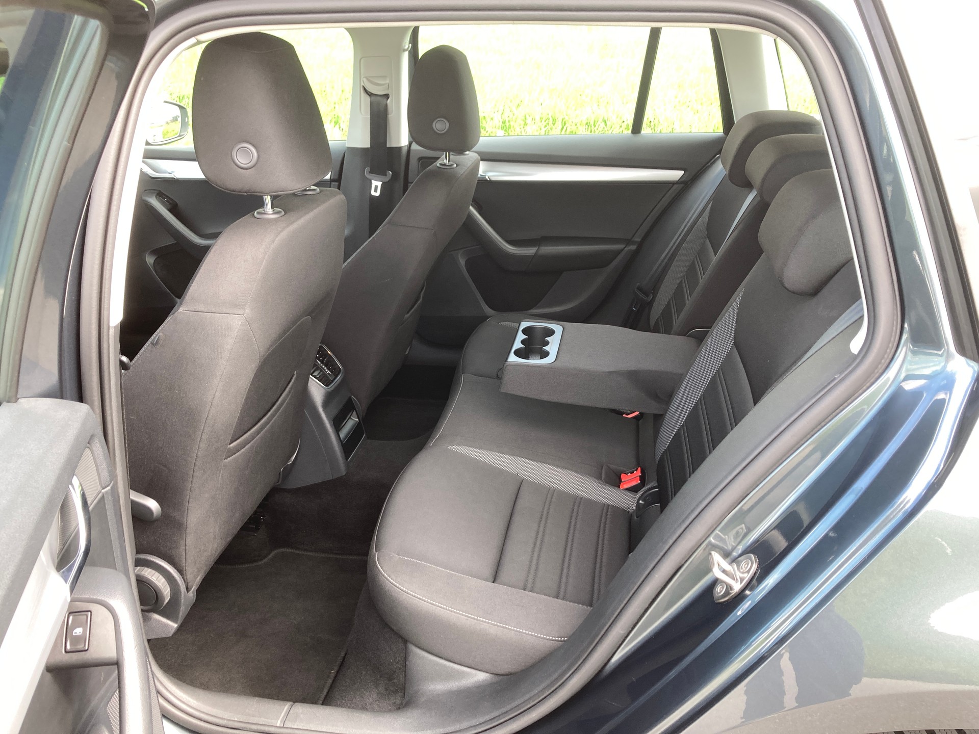SKODA Octavia Combi 2.0 TDI Ambition 4x4 DSG-image-7