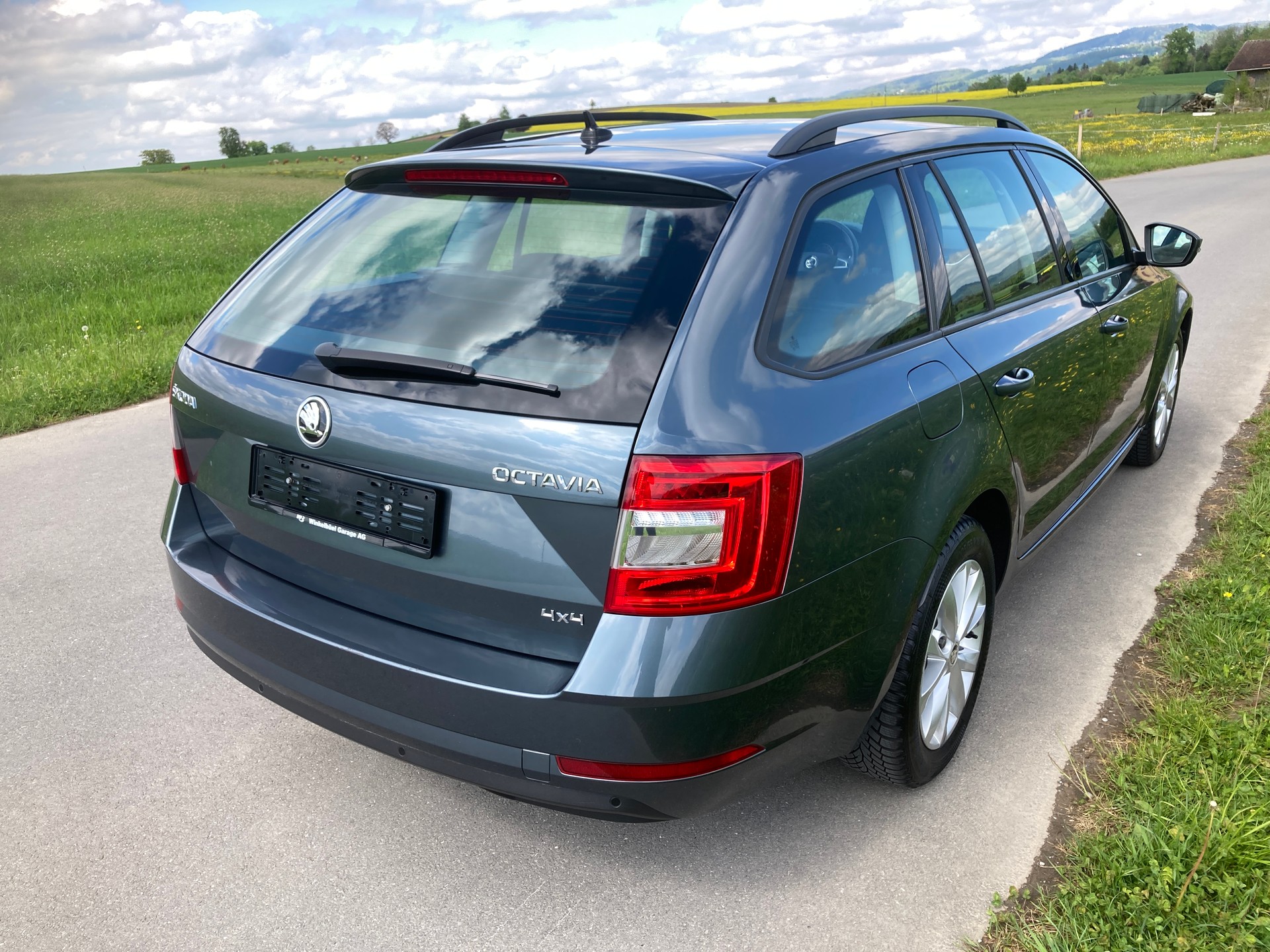 SKODA Octavia Combi 2.0 TDI Ambition 4x4 DSG-image-2