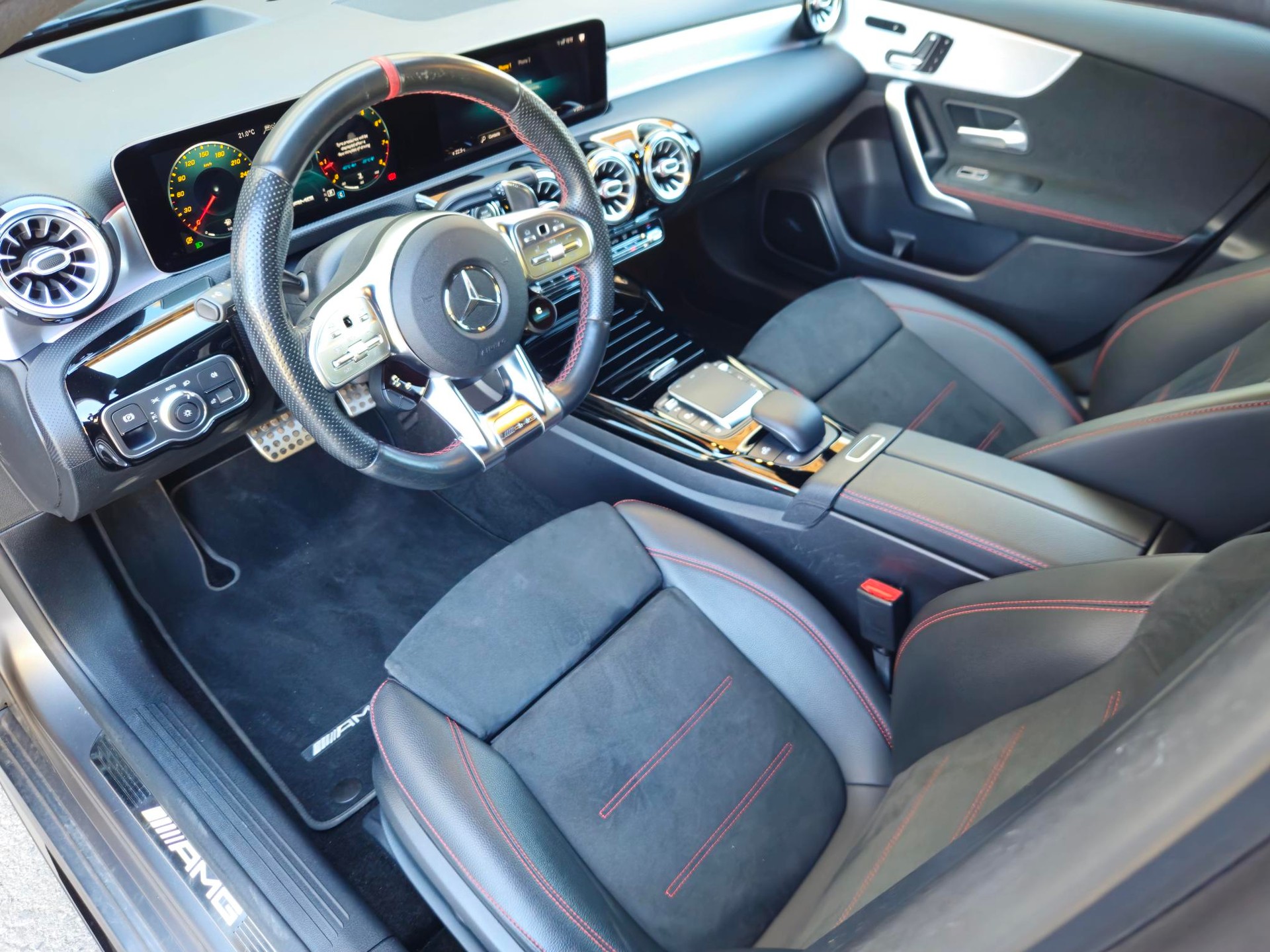 MERCEDES-BENZ A 45 S AMG 4Matic+ Speedshift-image-8