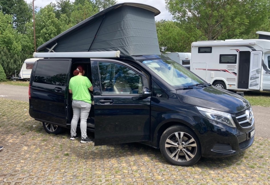 MERCEDES-BENZ 250 d 4matic-image-0