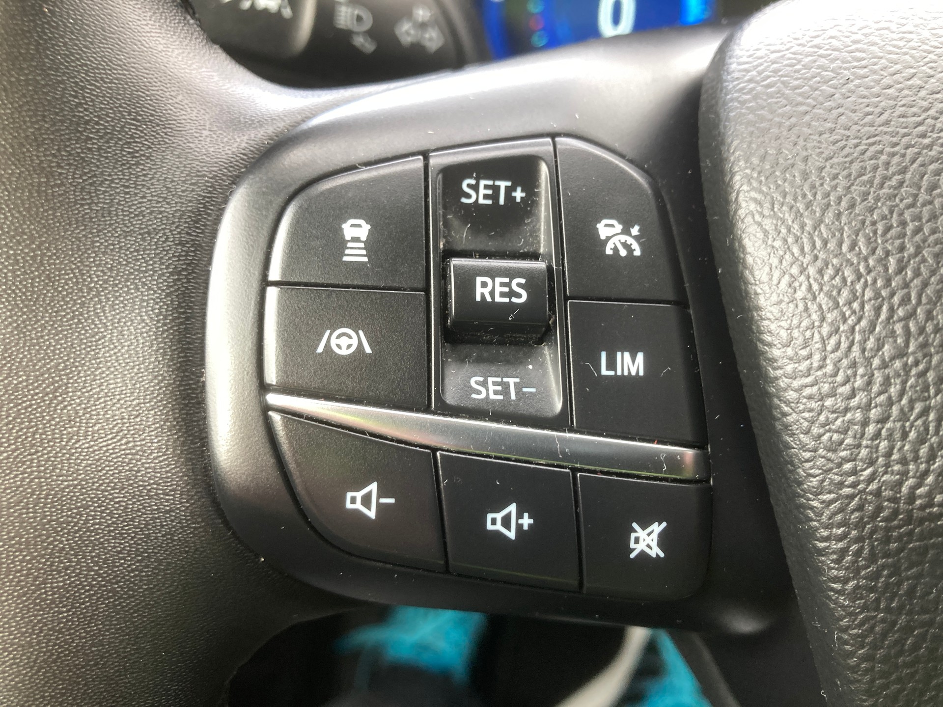 FORD Focus 1.0 MHEV Titanium X Automat-image-13