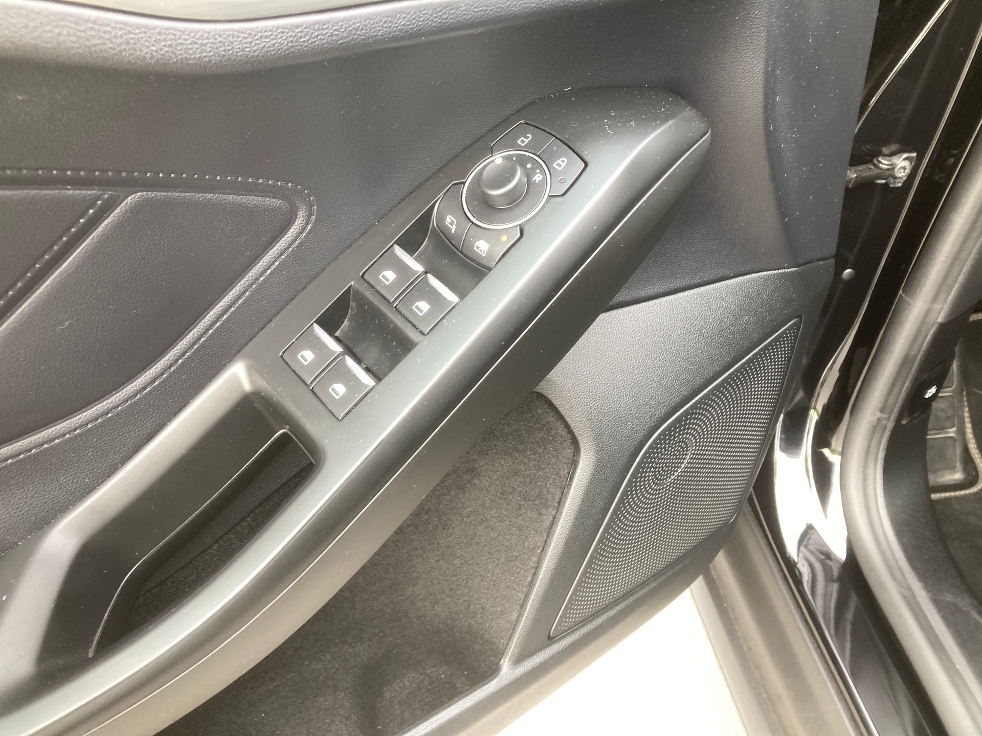 FORD Focus 1.0 MHEV Titanium X Automat-image-9