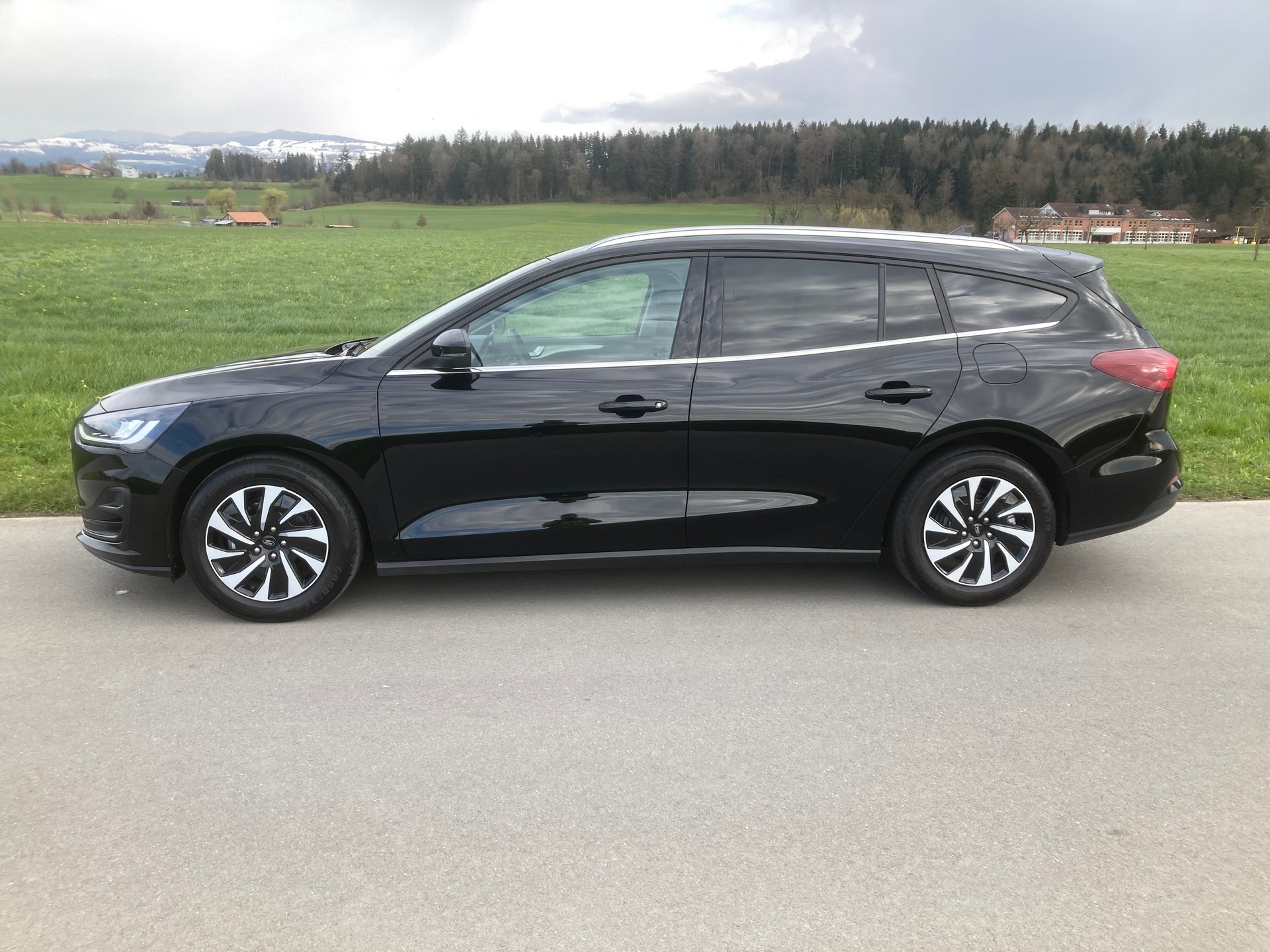 FORD Focus 1.0 MHEV Titanium X Automat-image-4