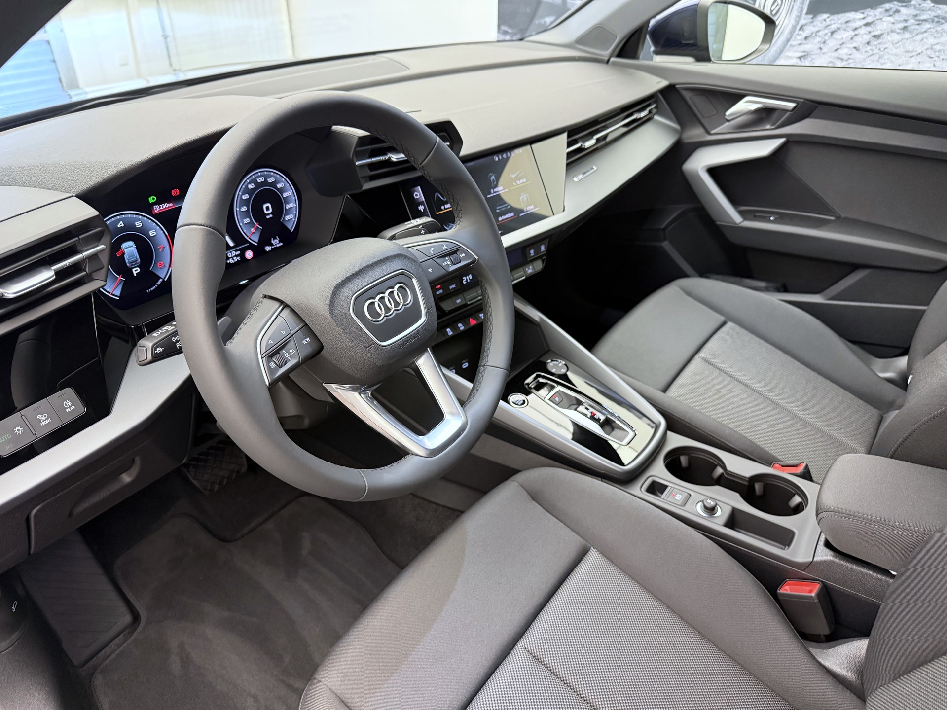 AUDI A3 Sportback TFSI 110 kW Attraction S tronic-image-5