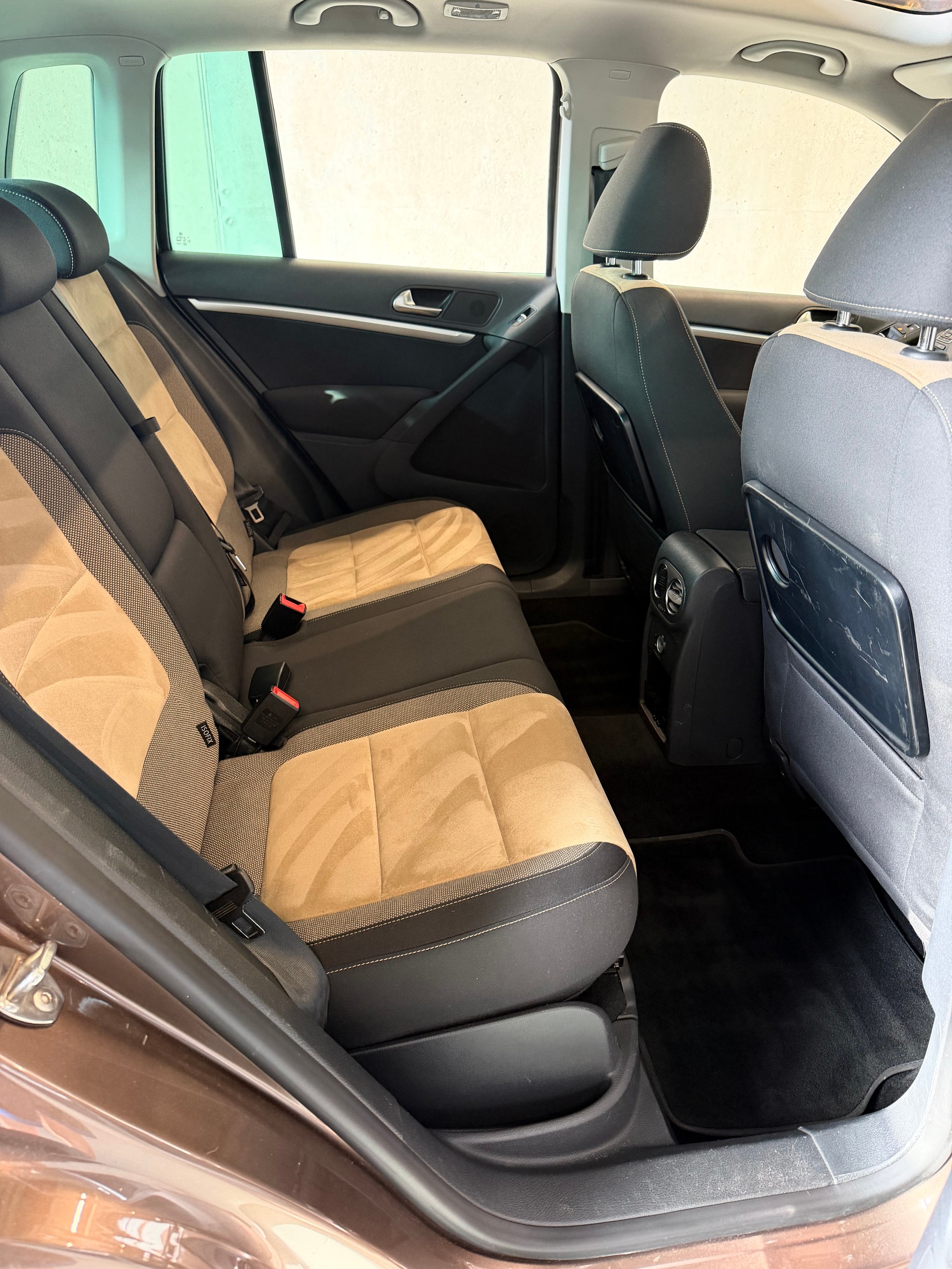 VW Tiguan 2.0 TDI BlueMotion Sport&Style 4Motion DSG-image-8