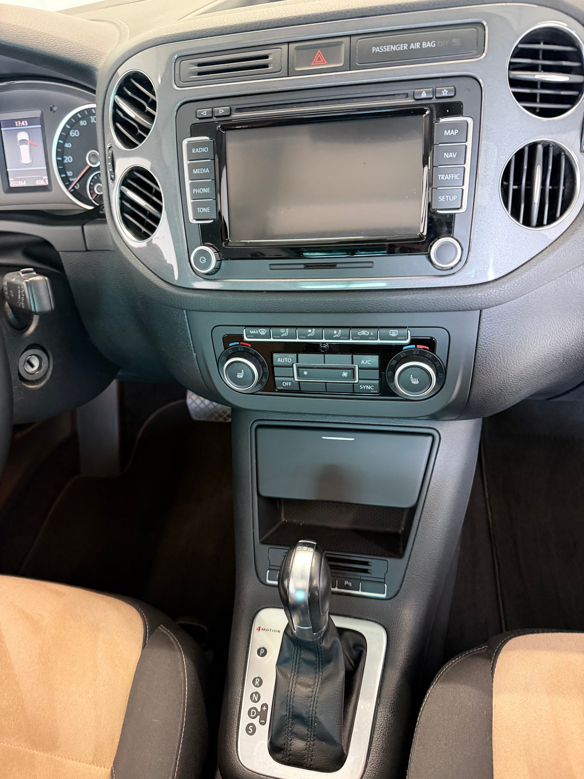 VW Tiguan 2.0 TDI BlueMotion Sport&Style 4Motion DSG-image-9
