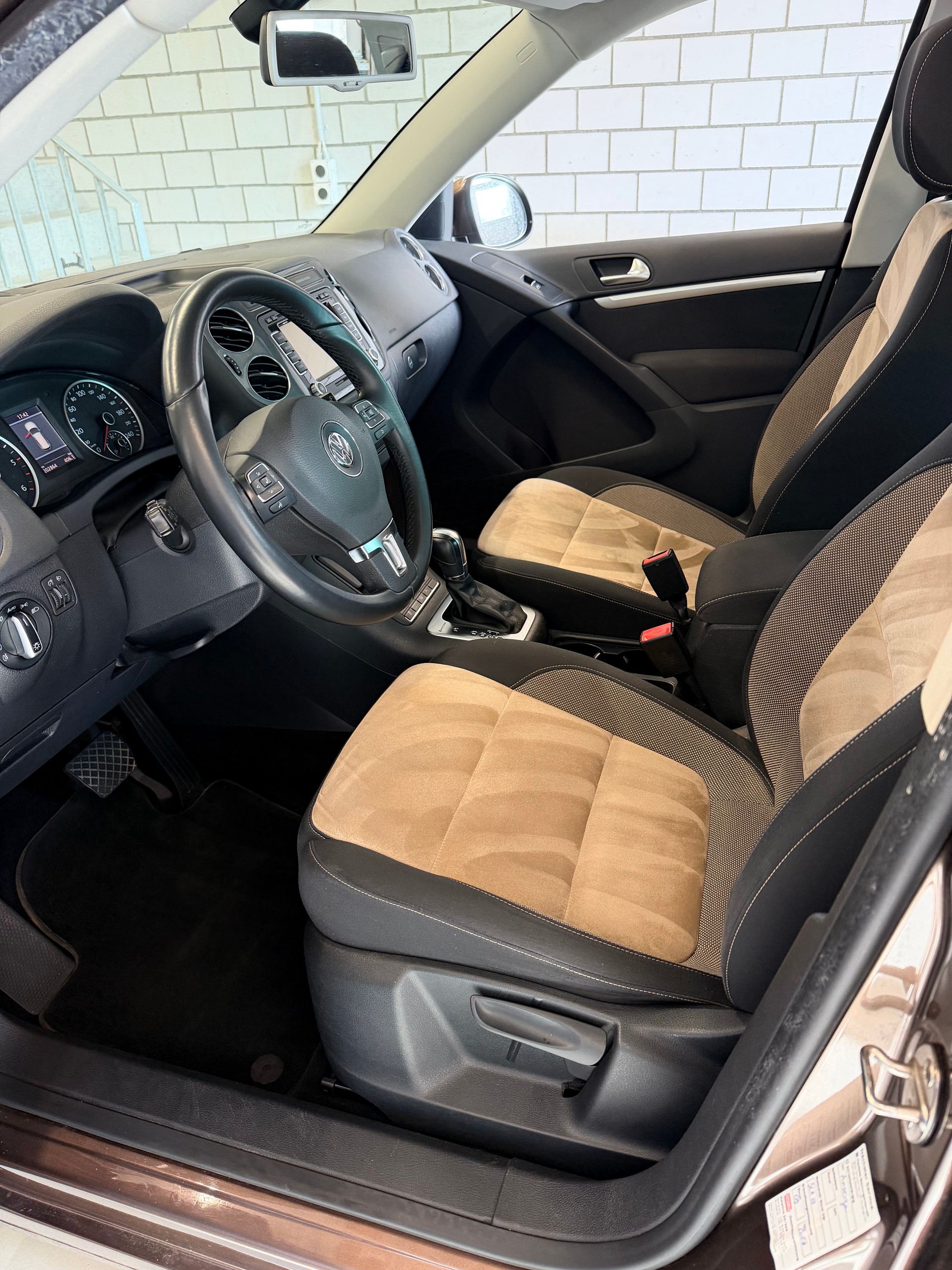 VW Tiguan 2.0 TDI BlueMotion Sport&Style 4Motion DSG-image-4