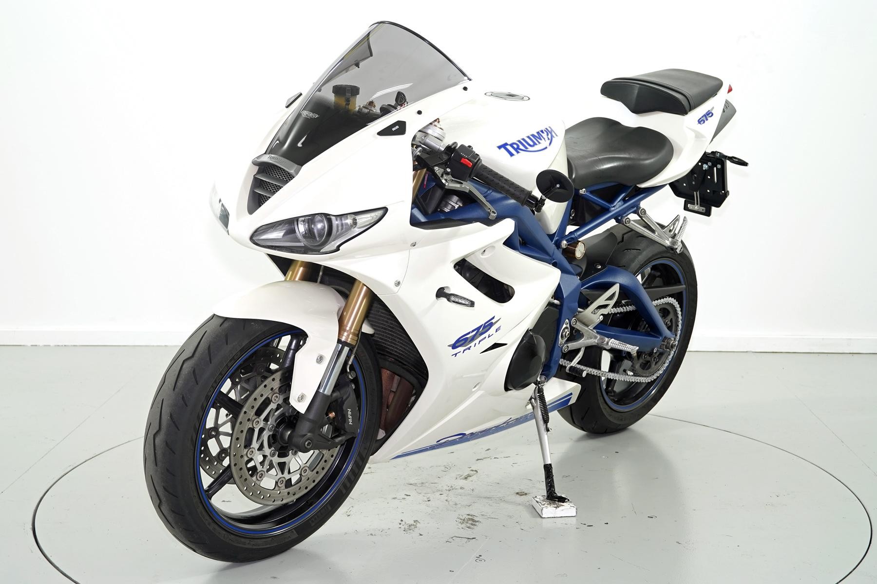 TRIUMPH Daytona 675-showroom-element-2