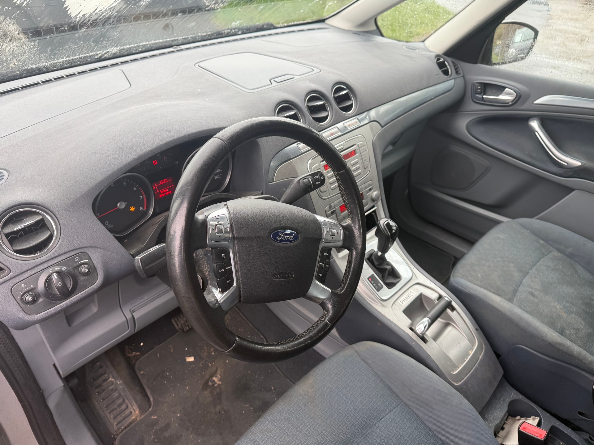 FORD Galaxy 2.3i Ghia Automatic-image-3