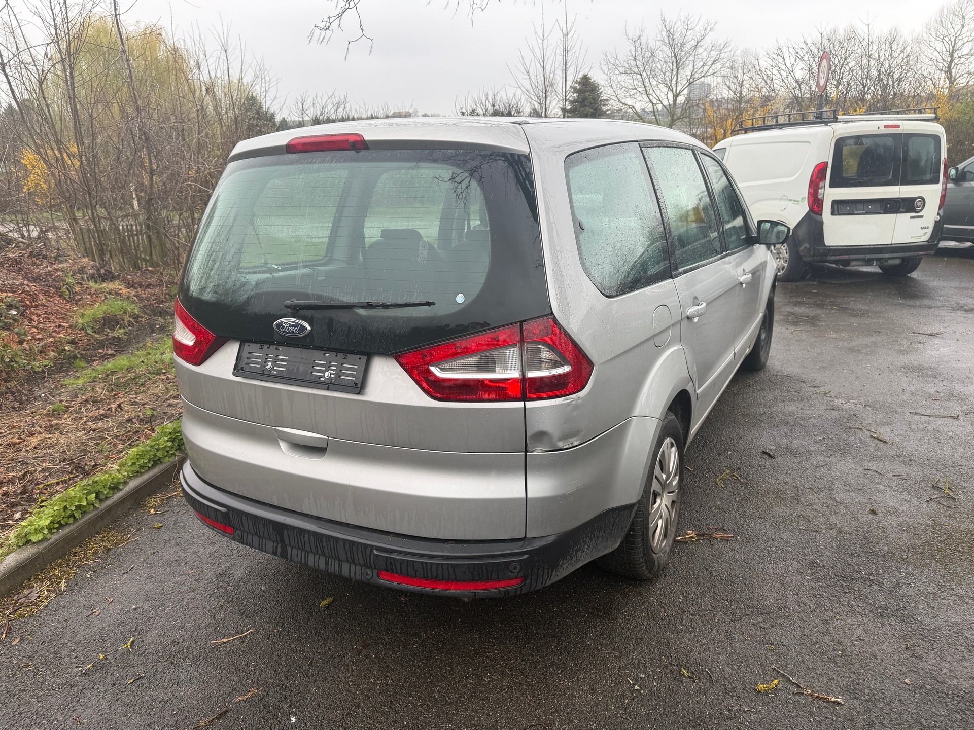 FORD Galaxy 2.3i Ghia Automatic-image-4