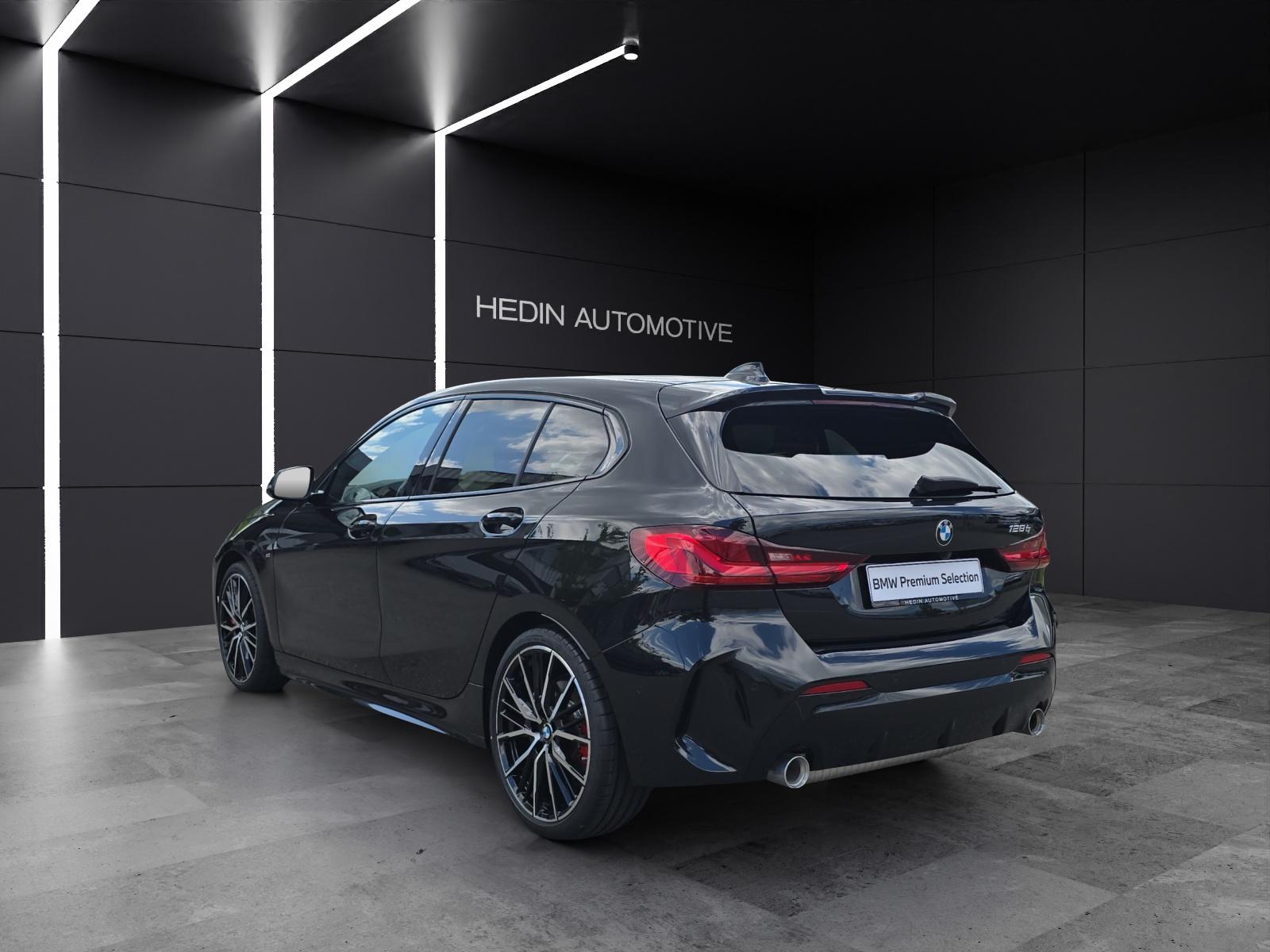 BMW 128ti-showroom-element-2
