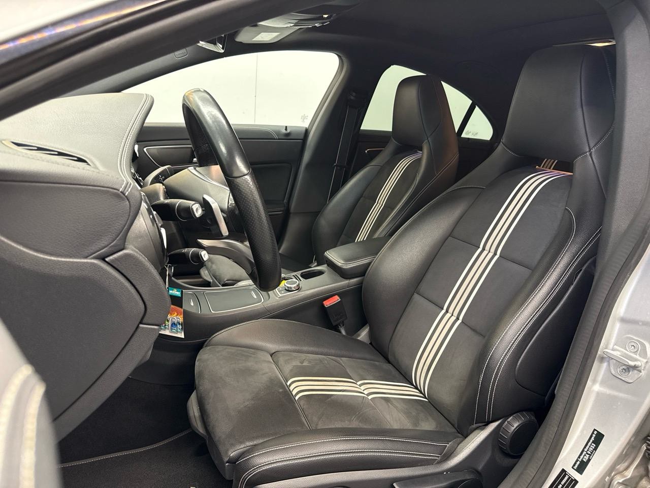 MERCEDES-BENZ CLA 180 d AMG Line 7G-DCT-image-4