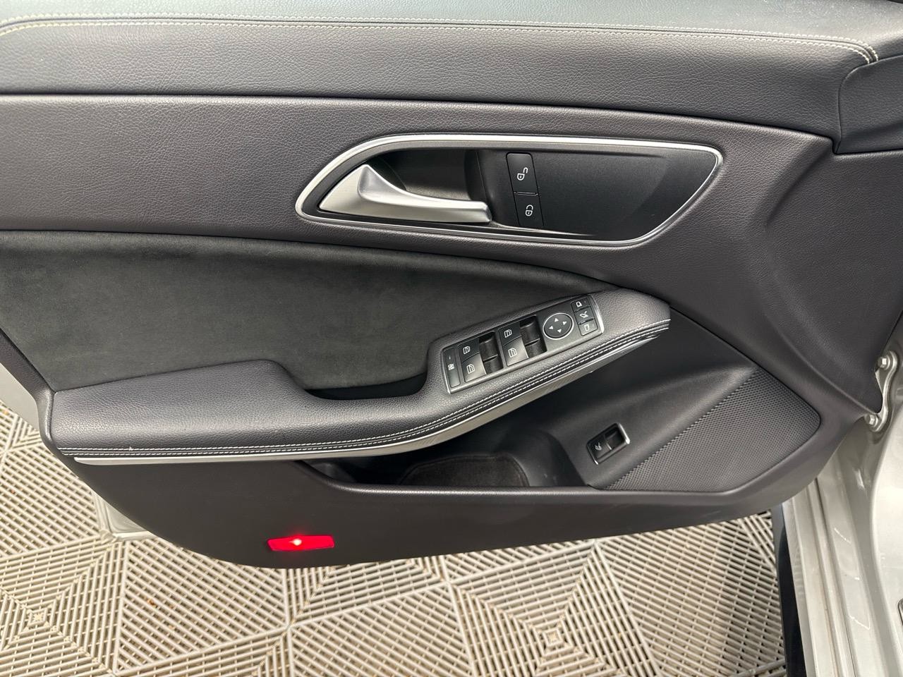MERCEDES-BENZ CLA 180 d AMG Line 7G-DCT-image-3